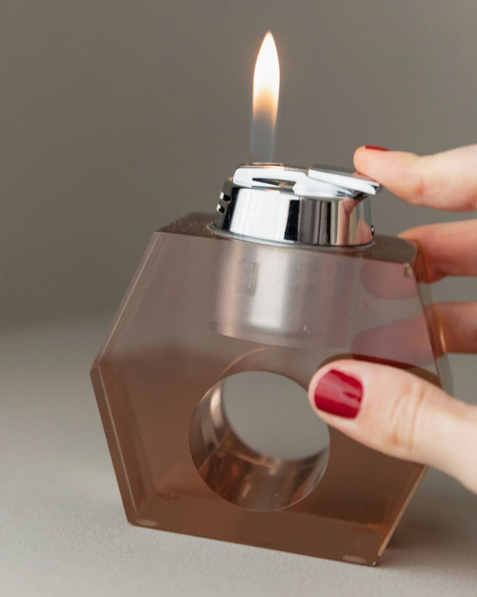 Apricot plexiglass table lighter by Astrolite with silver frame - Space Age Italian 1970s sculpture