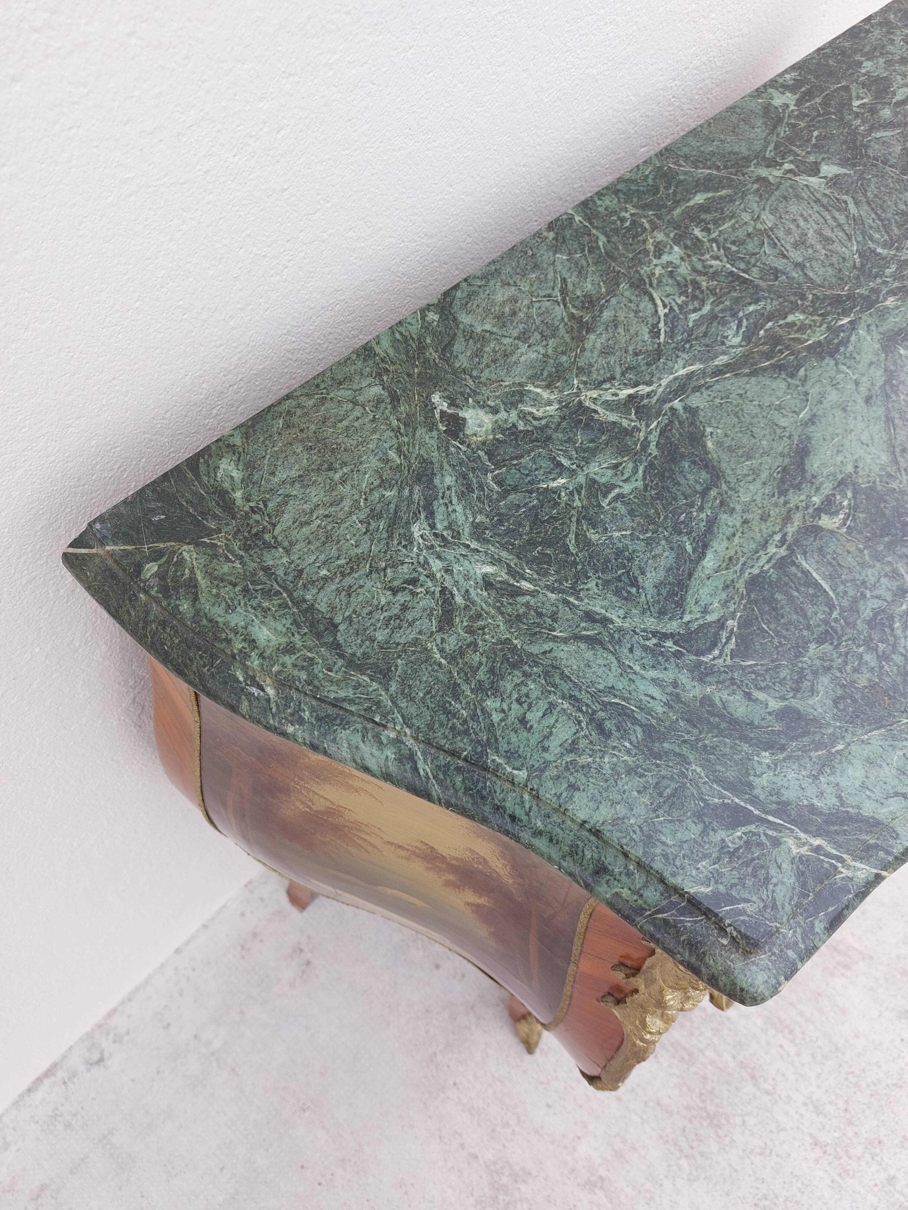 Louis XV curved chest of drawers in Martin varnished marquetry