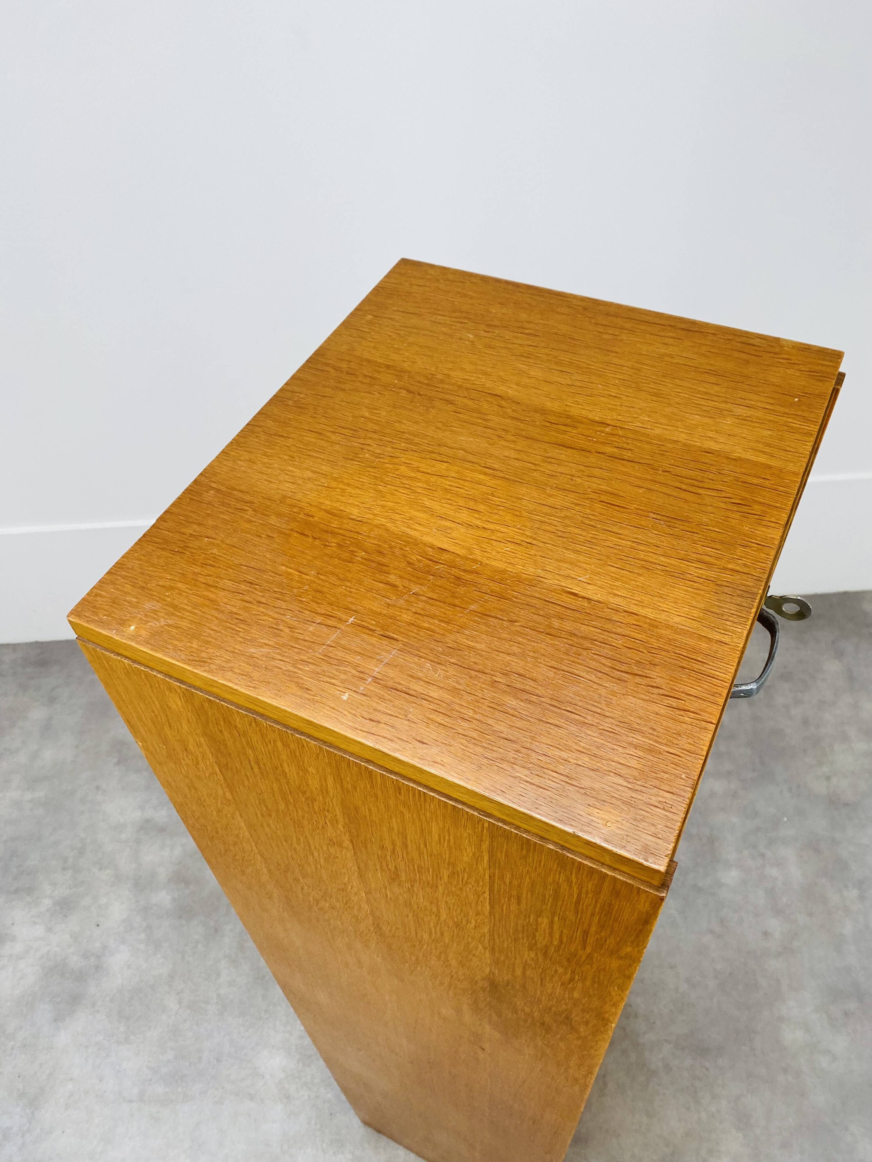 Column cabinet curtain binder, trade