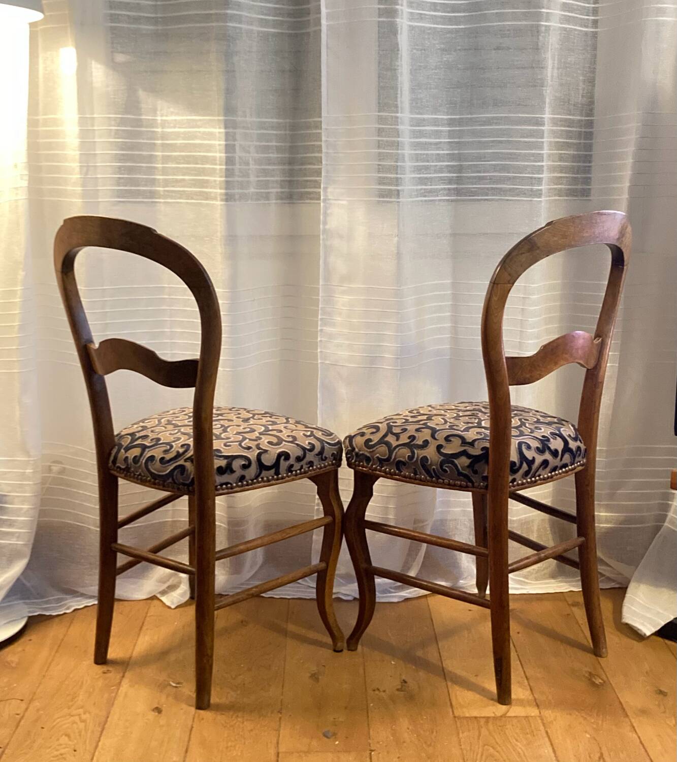 Chaises Louis Philippe en noyer époque XIXe, tapissées à neuf