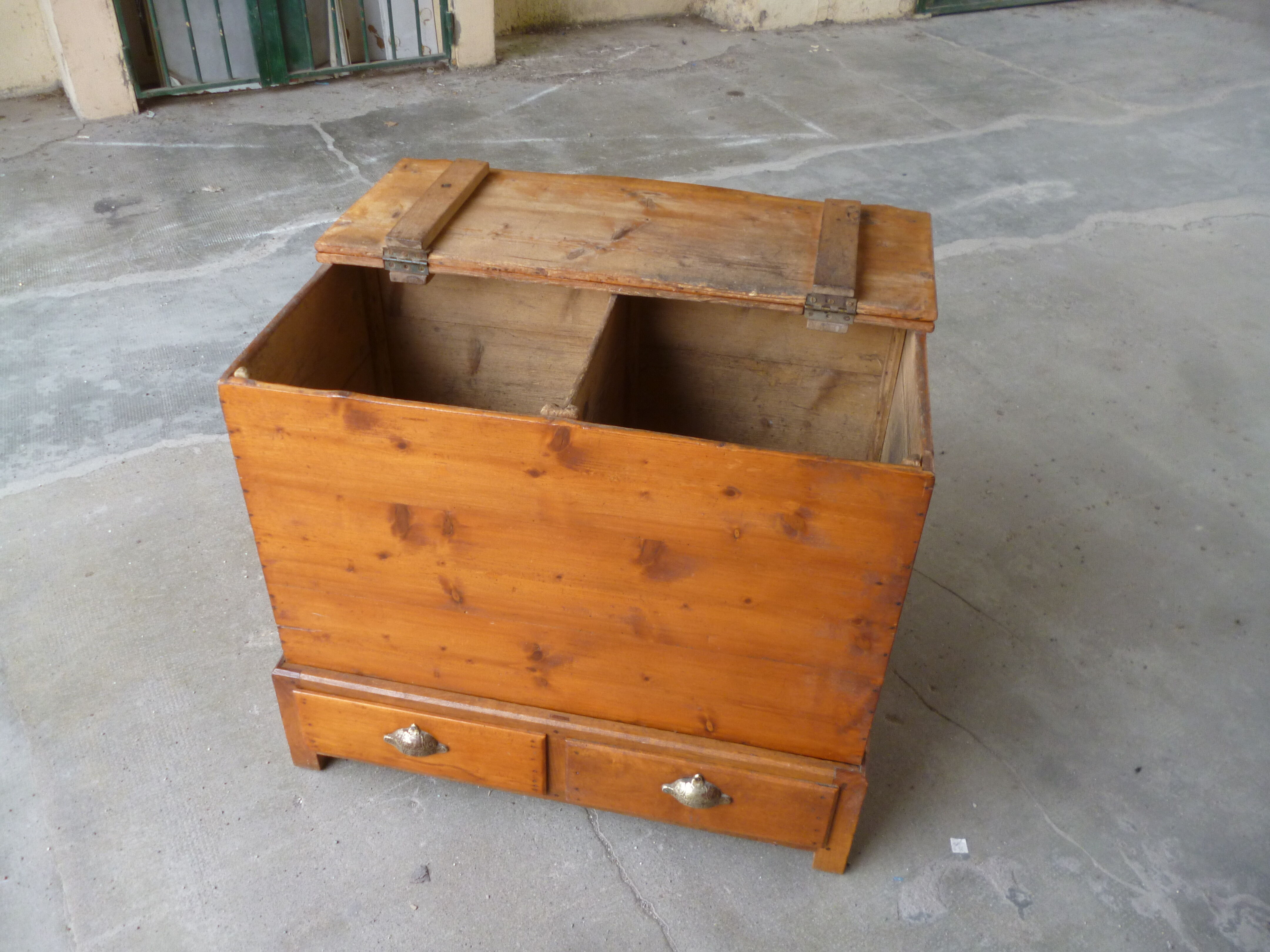 Wood chest