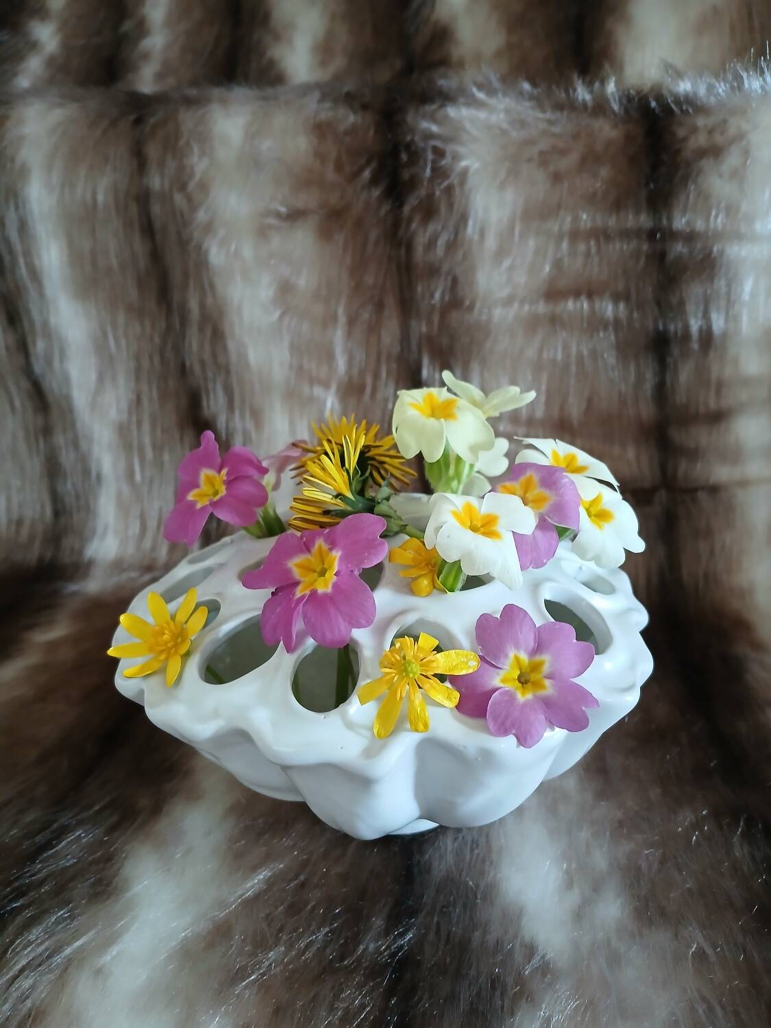 Flower vase in white porcelain