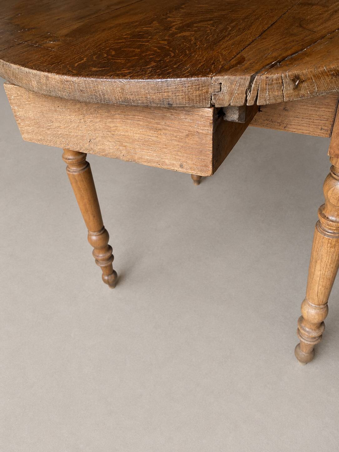Oval farmhouse table