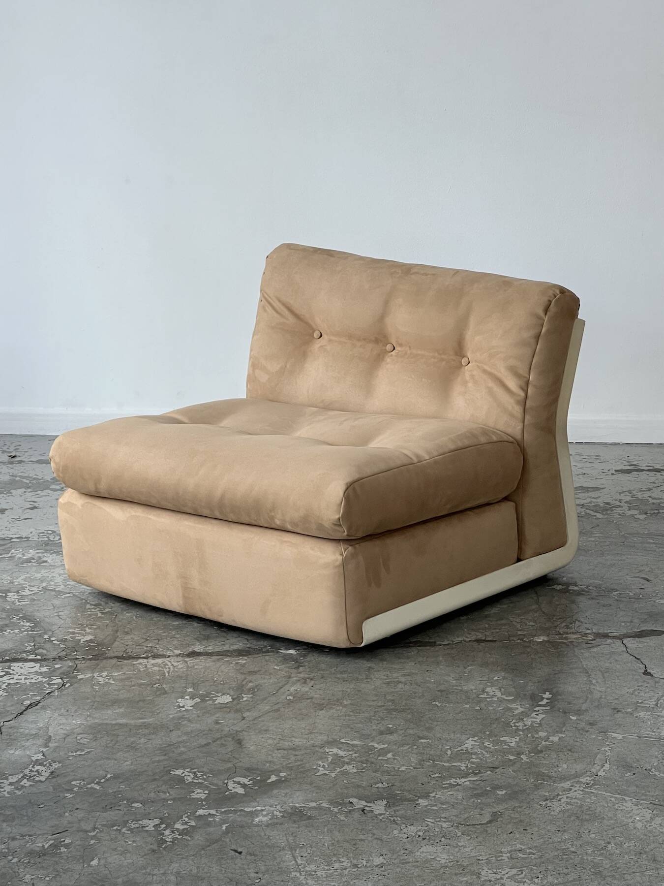 Pair of Amanta low chairs by Mario Bellini for C&B Italia, 1960s.