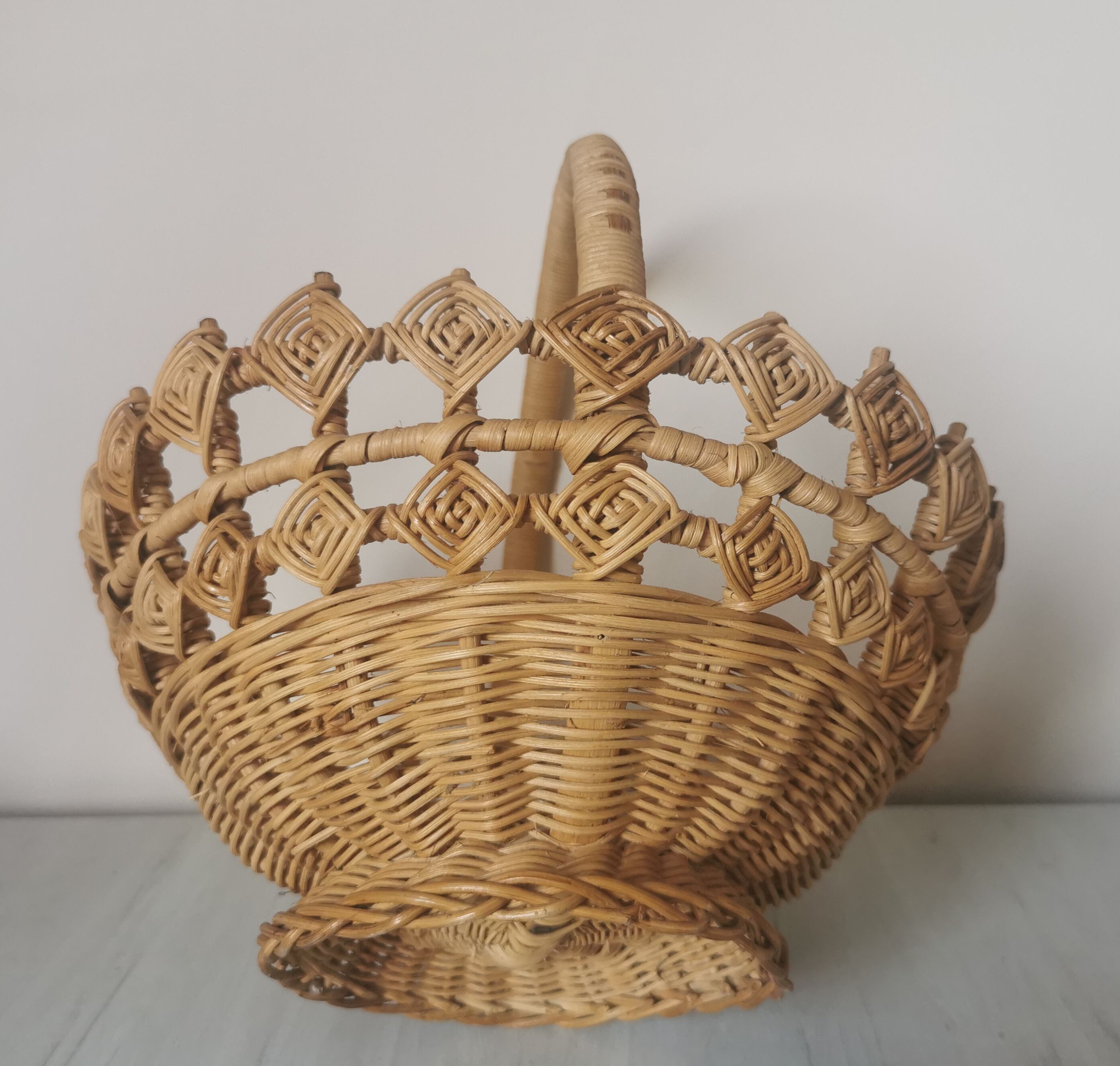 Wicker braided basket