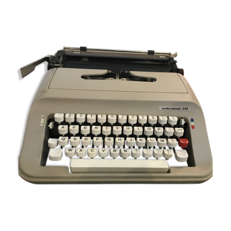 Typewriter Underwood 319