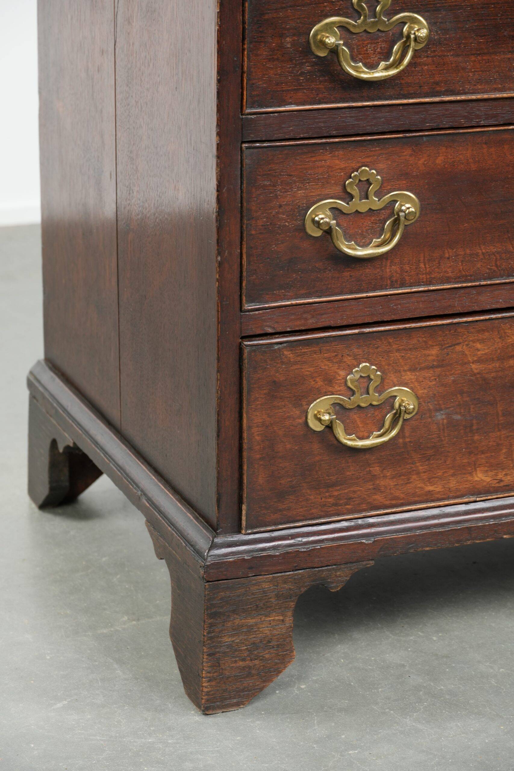 English antique secretary from the 18th century made of oak