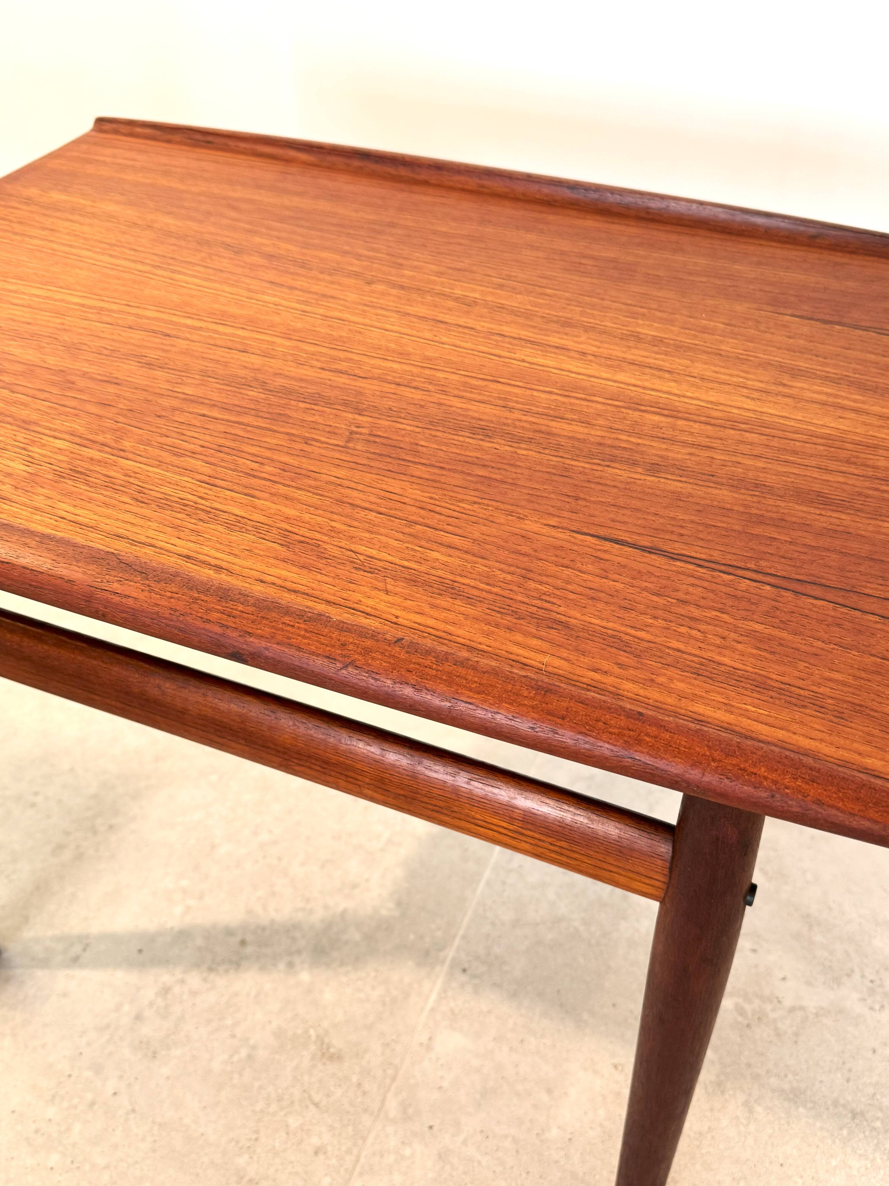 Danish coffee table Grete Jalk 1960