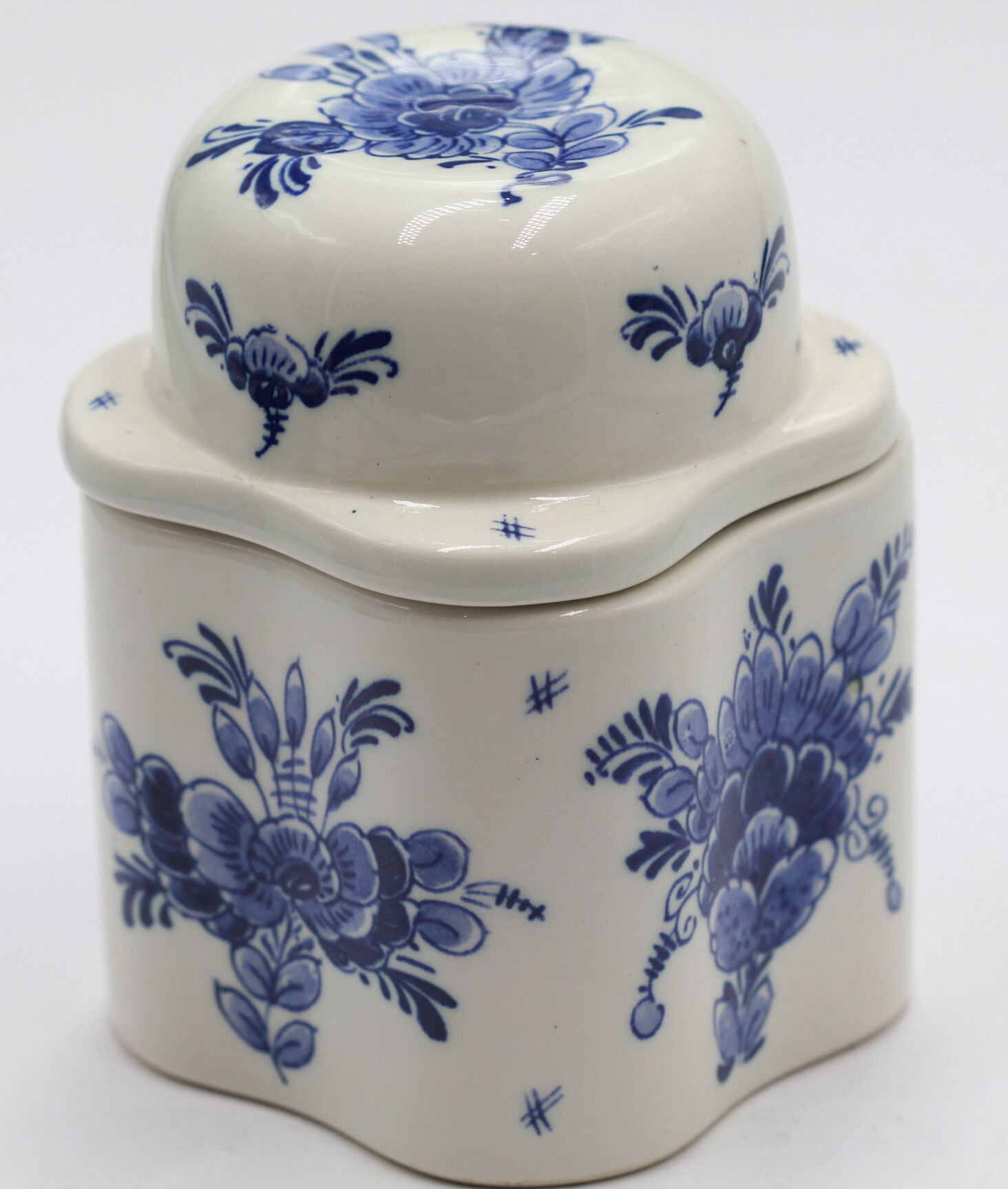 Deft ceramic pot