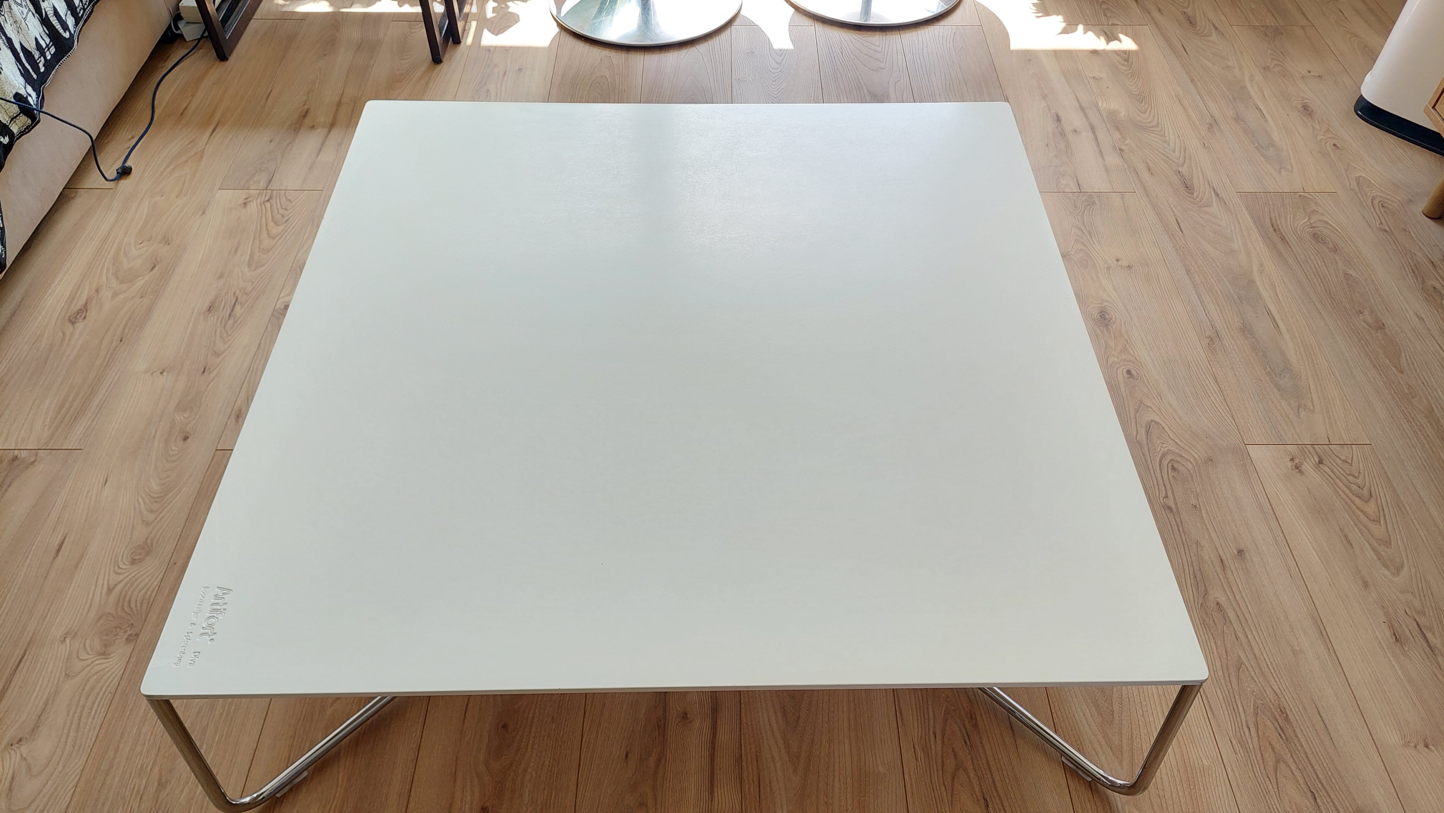 Artifort Diva coffee table
