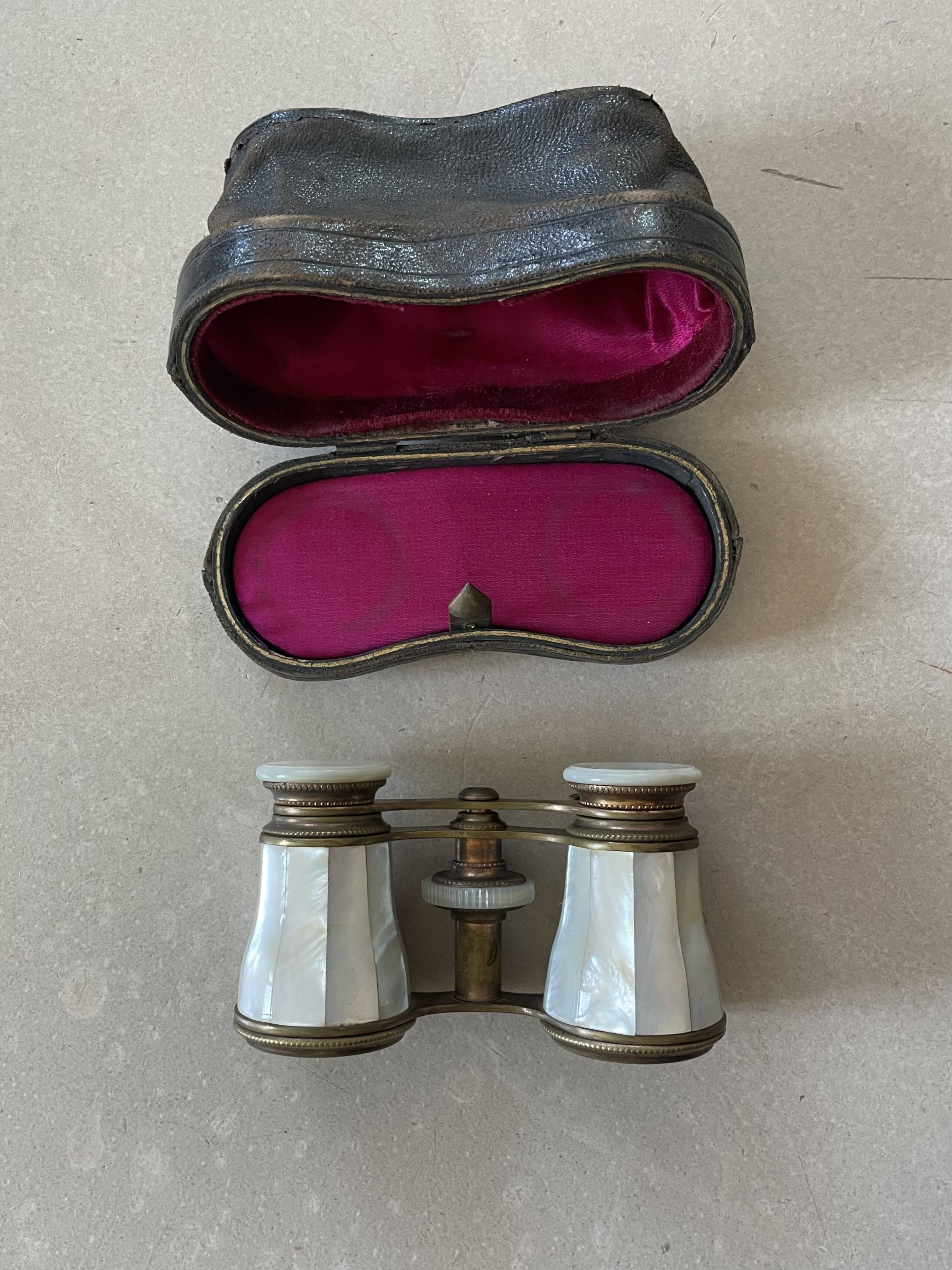 Mother-of-pearl opera binoculars