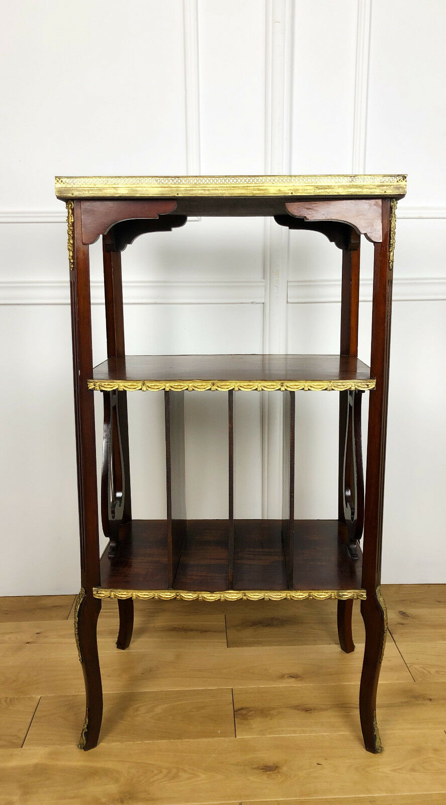 Furniture to old music of style Louis XVI