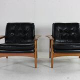 Ensemble de deux fauteuils au design scandinave avec coussins en cuir noir