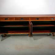 Buffet Stildomus avec des détails en laiton