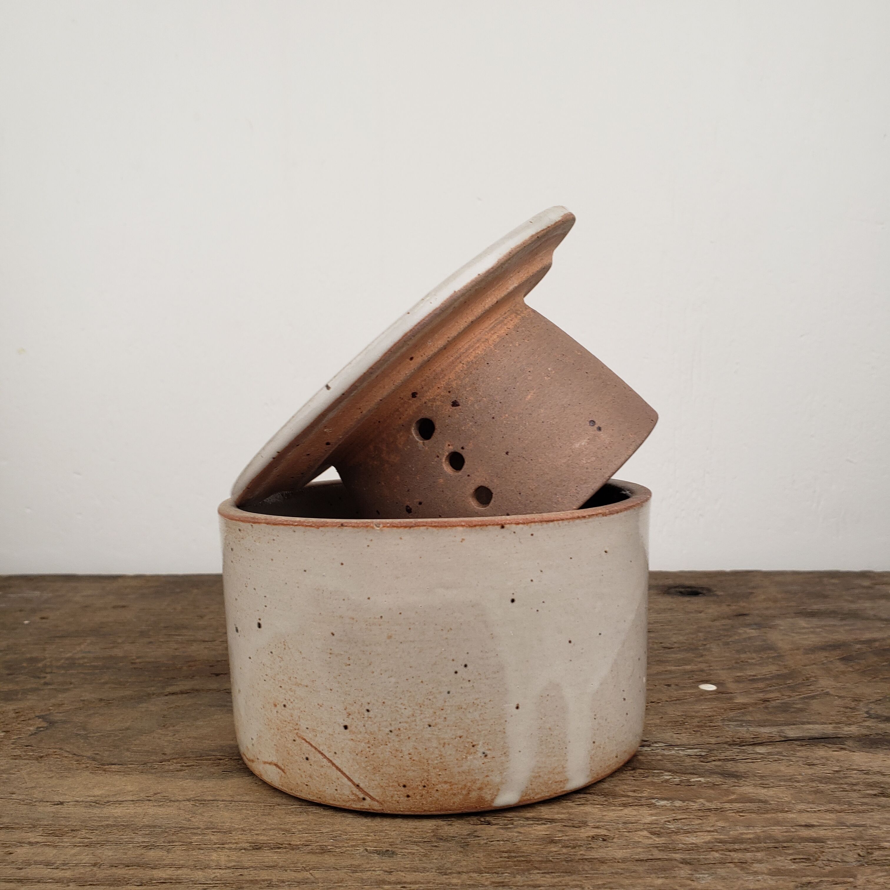 Stoneware waterdish