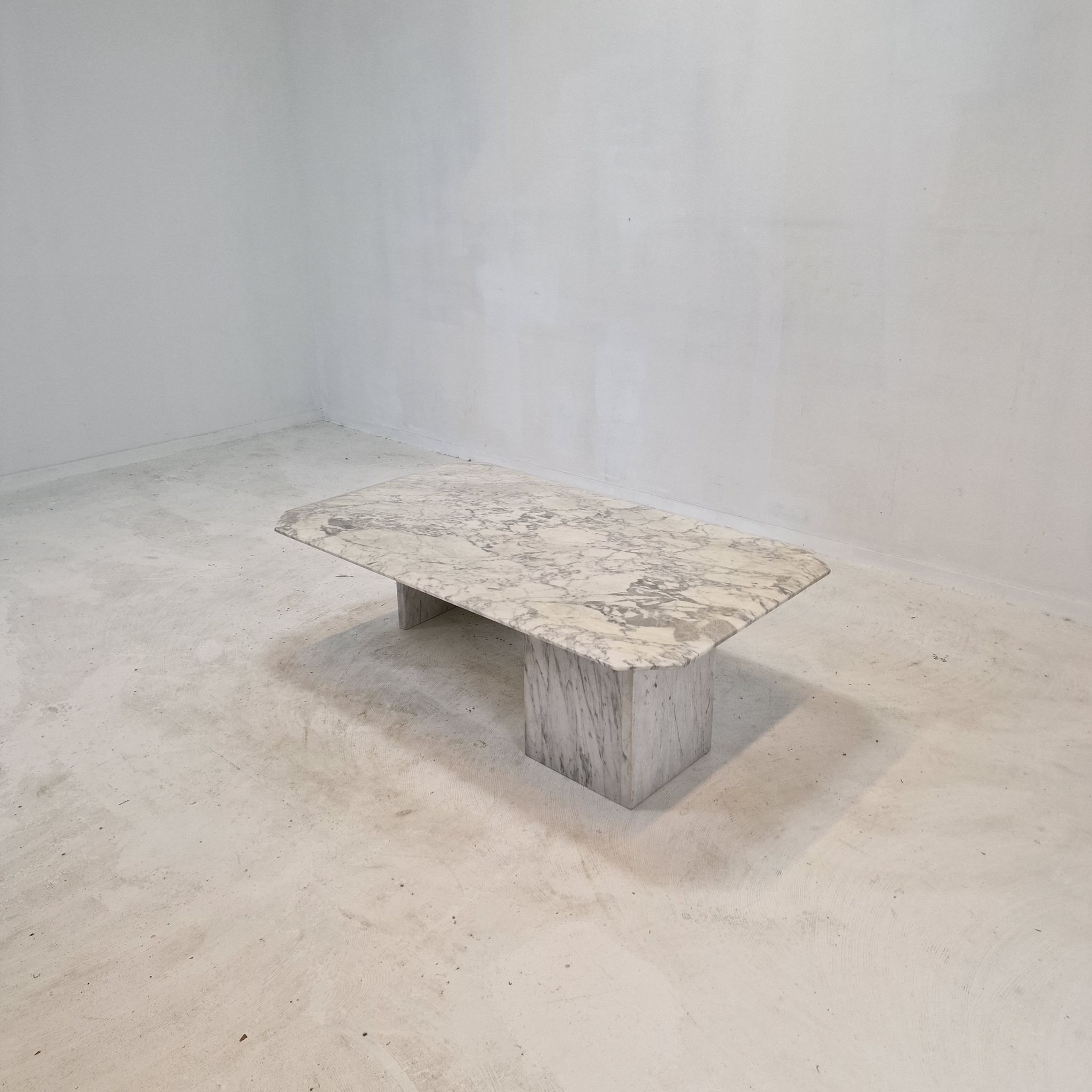 Table basse en marbre italien années 1970