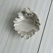 Vide-poche en forme de feuille en métal blanc argenté