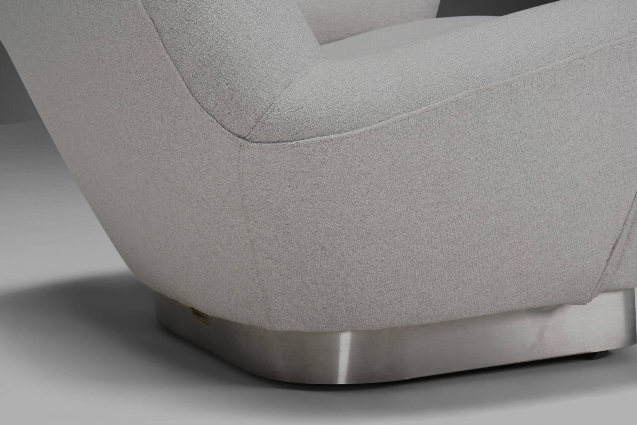 Pair of fabric and stainless steel lounge chairs by Gianni Moscatelli