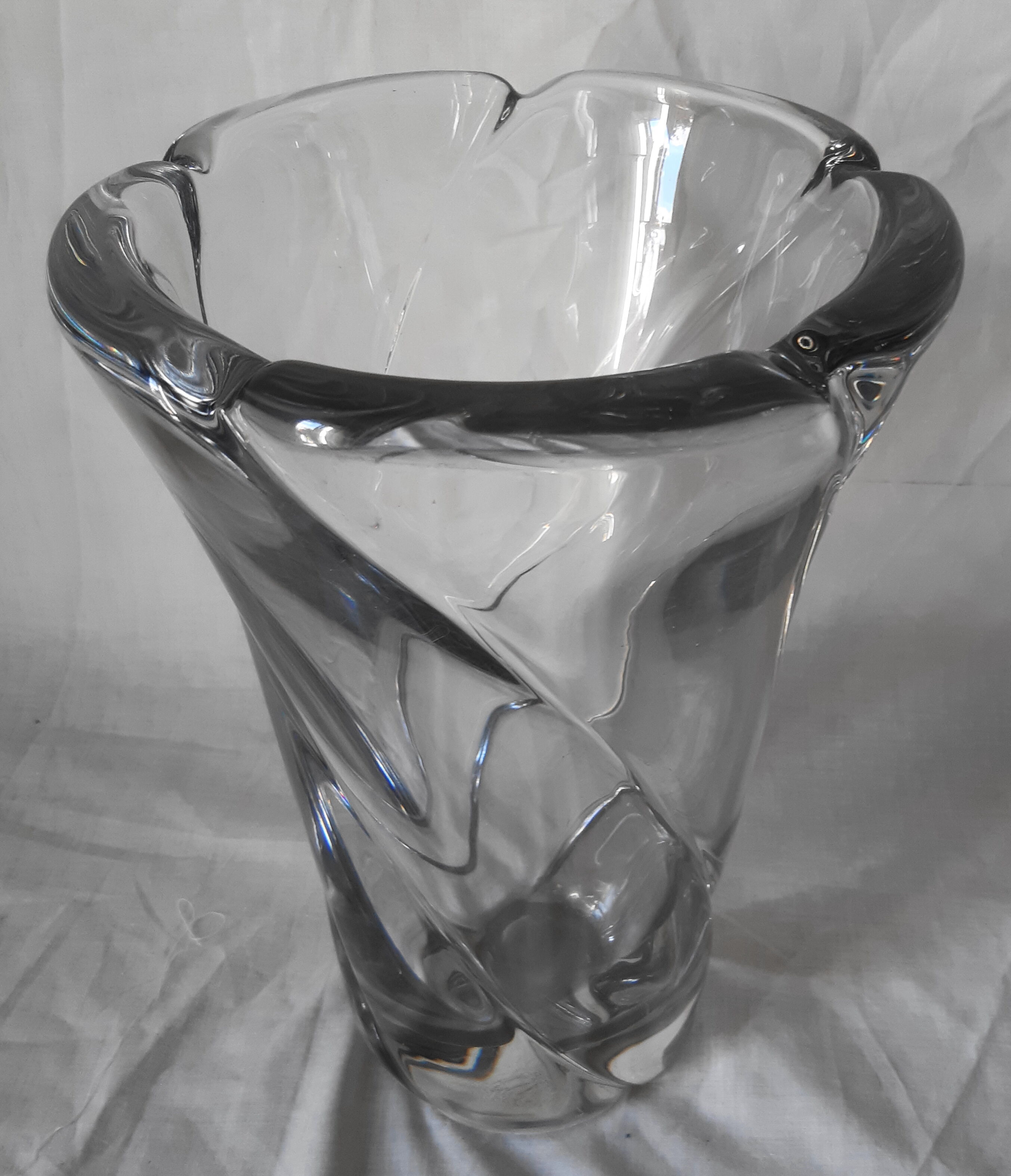 Daum vase in molded crystal, 60s