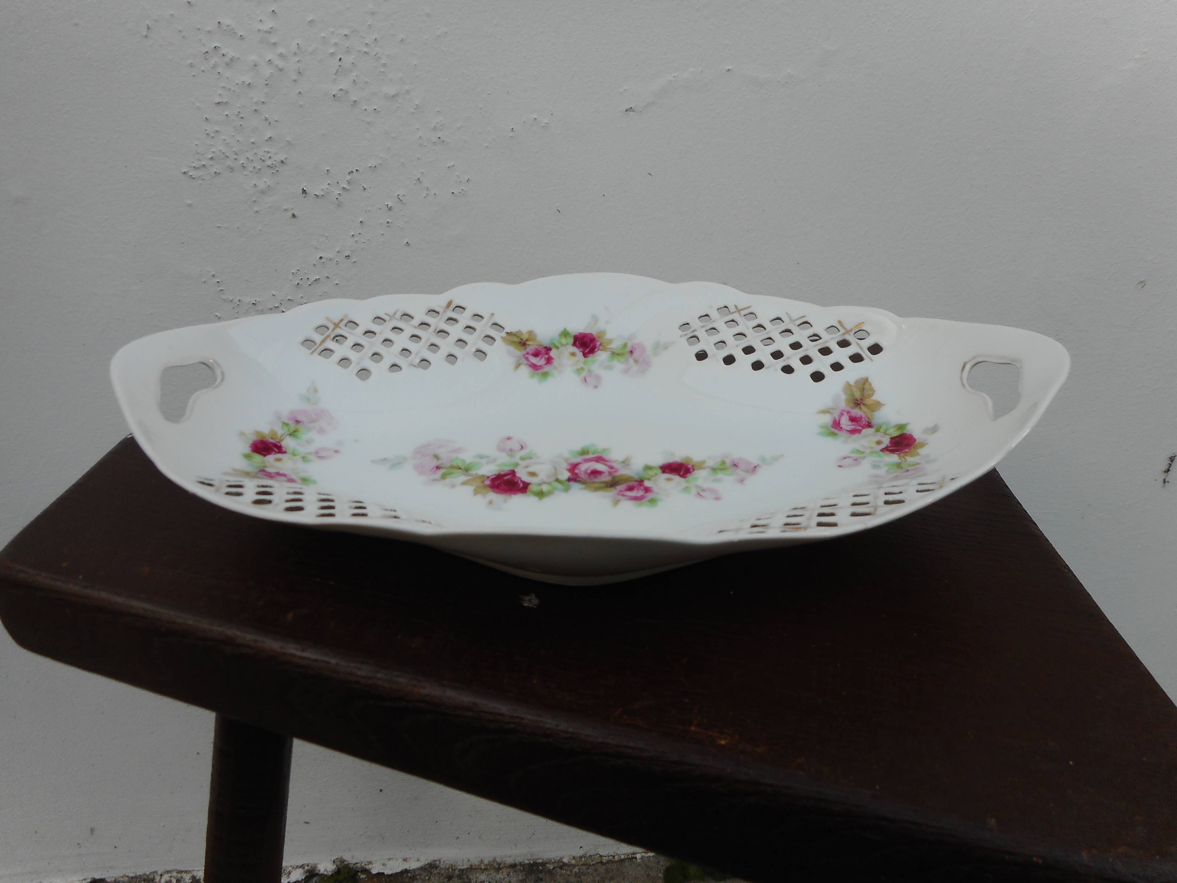 Porcelain dish floral decoration