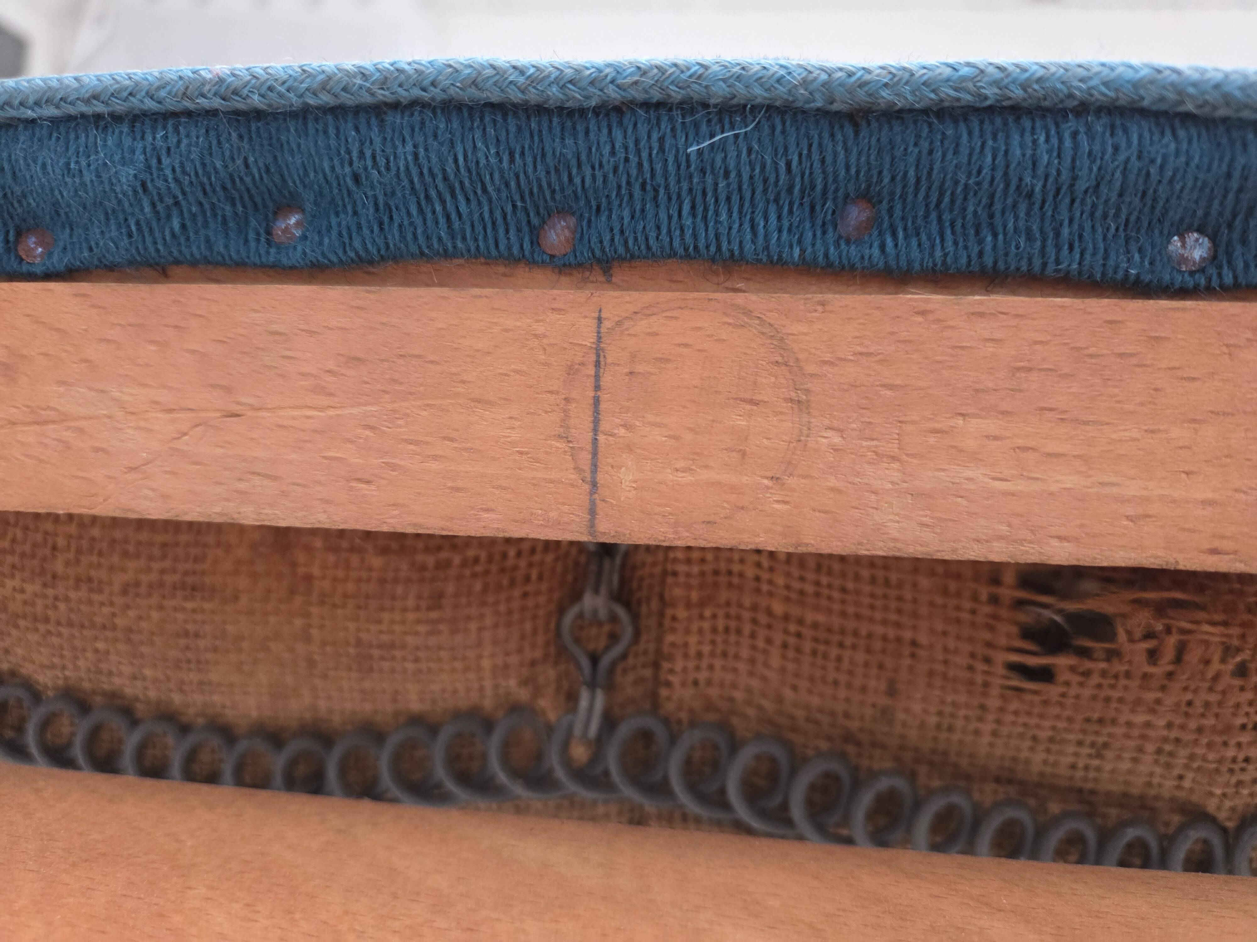 Fauteuil danois des années 1970 par Fritz Hansen, en laine de mobilier, bois de hêtre.