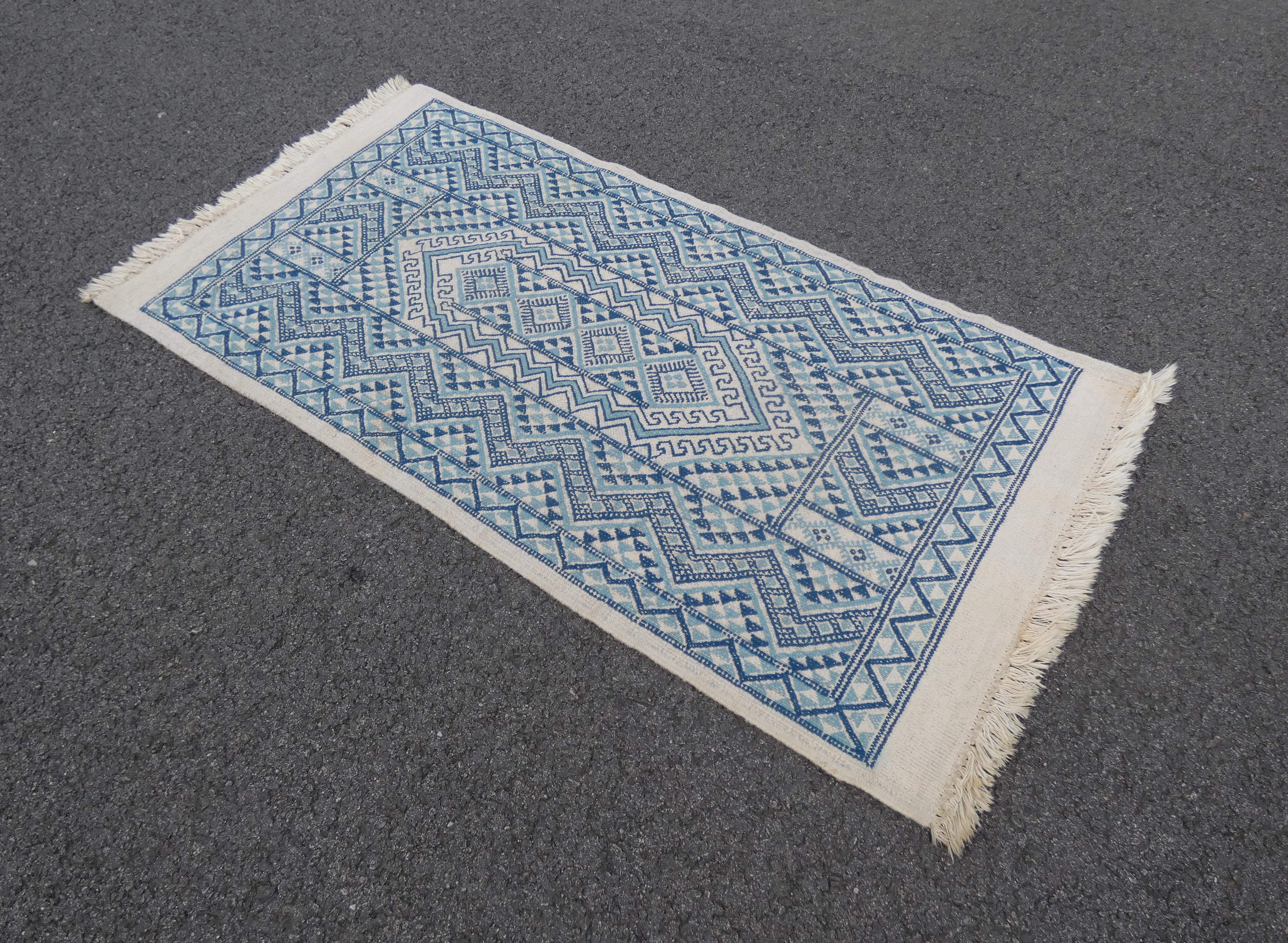 Oriental carpet 138 cm x 70 cm