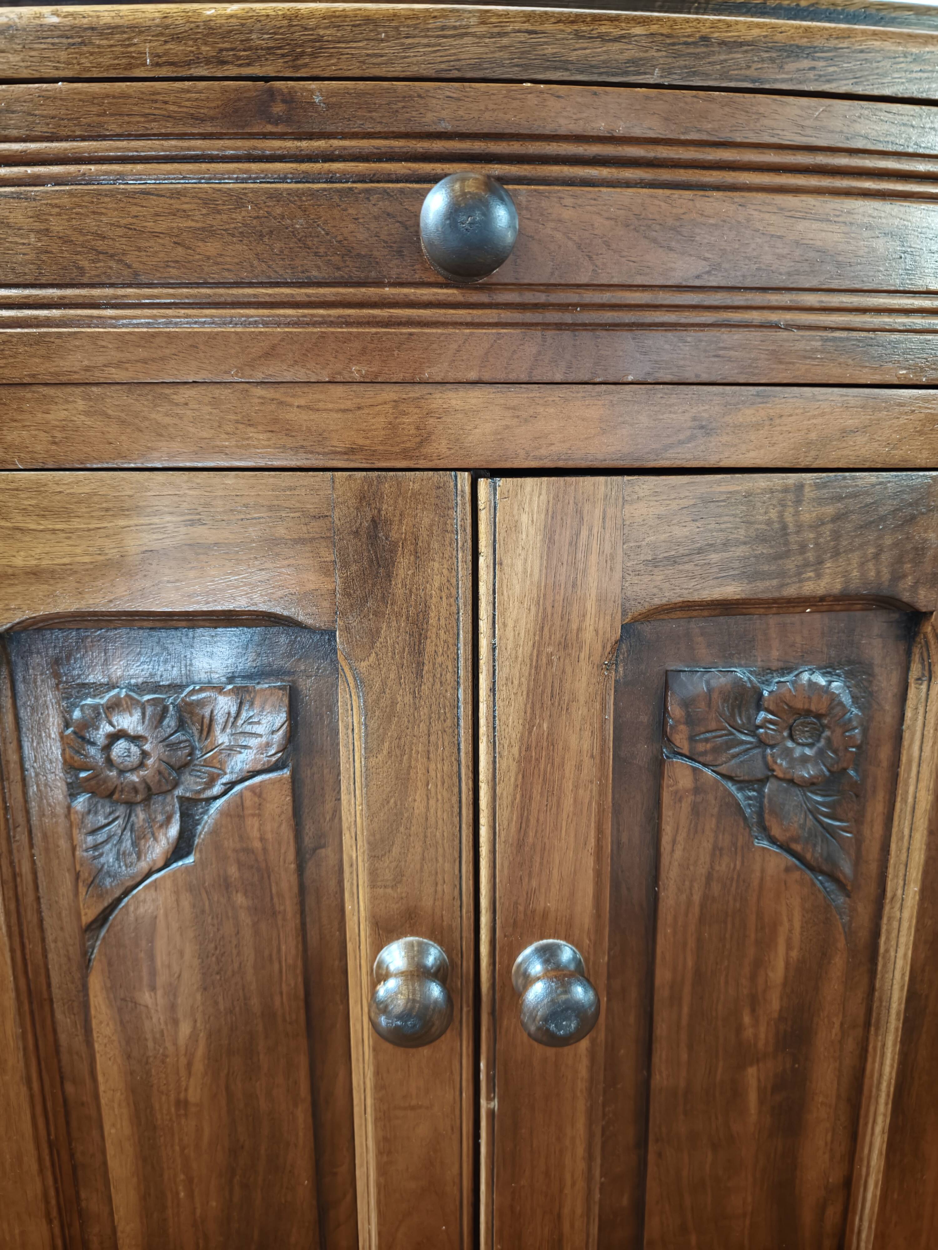 Confiturier en noyer – meuble de rangement ancien 1930-40