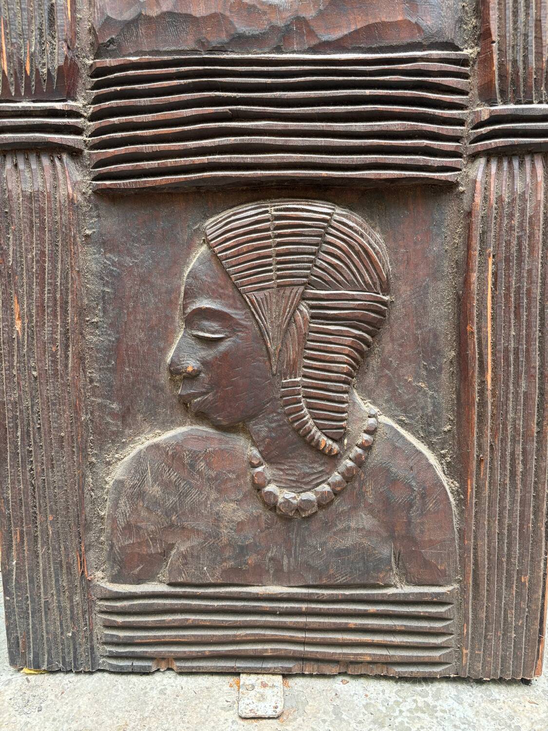 Pair of carved African wall panels in wood – vintage tribal art