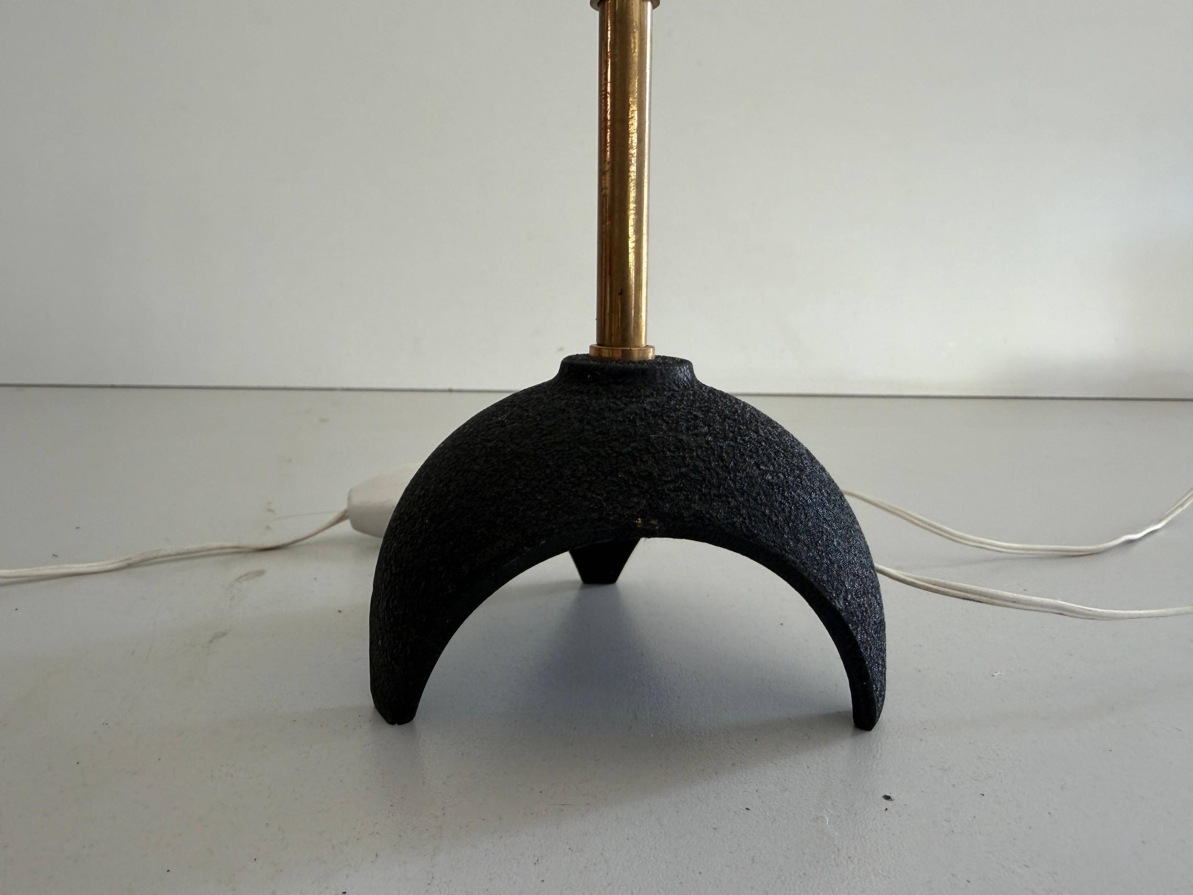 Pair of mid-century bedside lamps in brass and black metal, 1960, Italy.