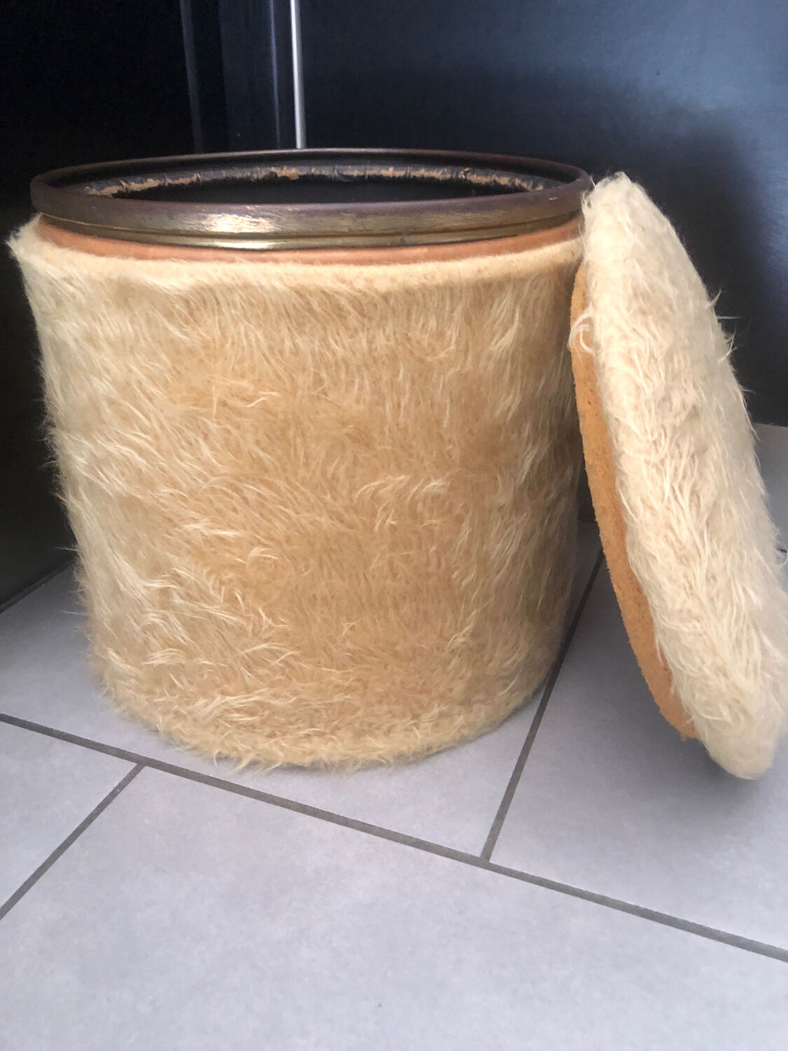 Pouf moumoute vintage