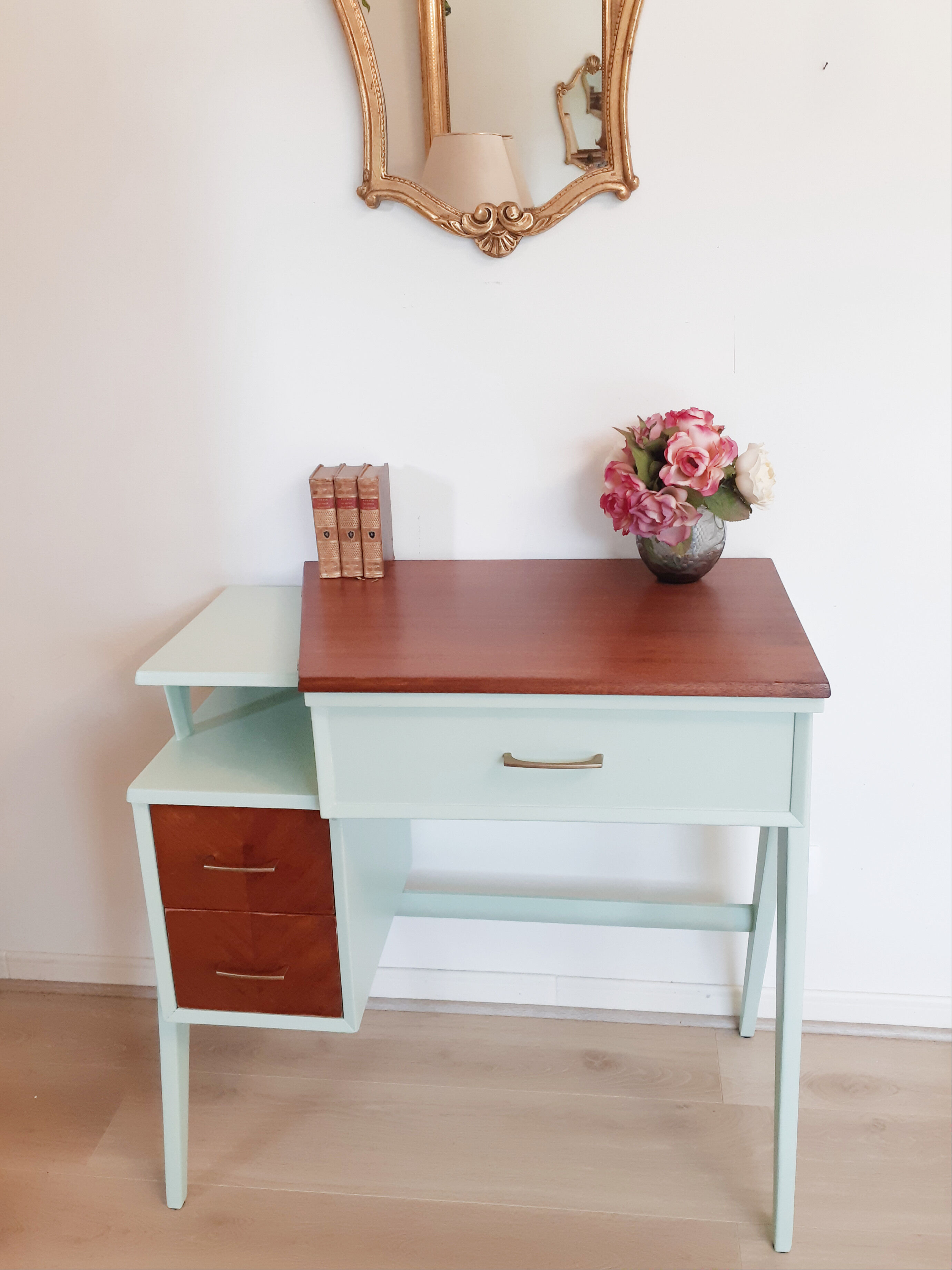 Bureau en bois vintage années 50 vert d'eau pieds compas
