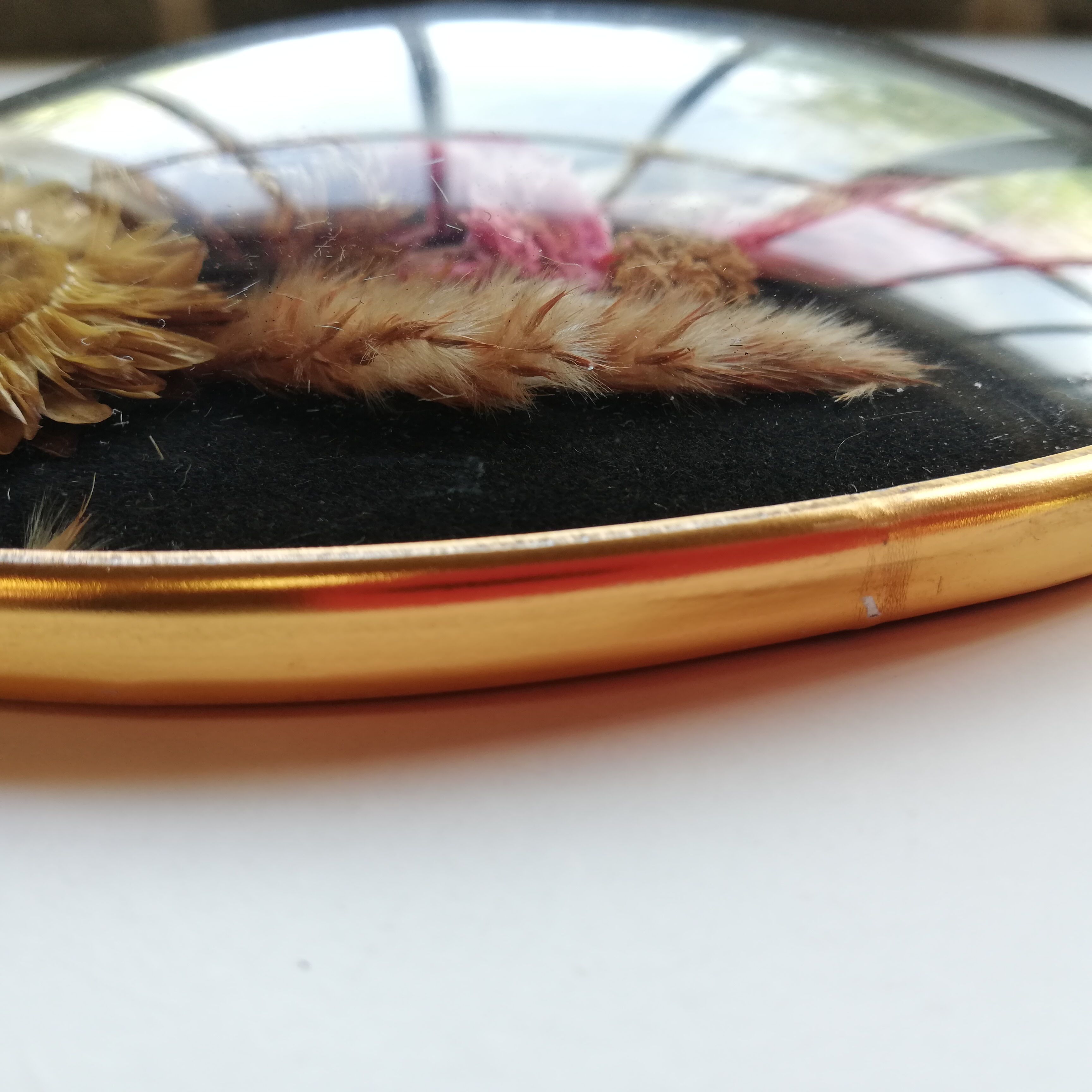 Medallion frame dried flowers