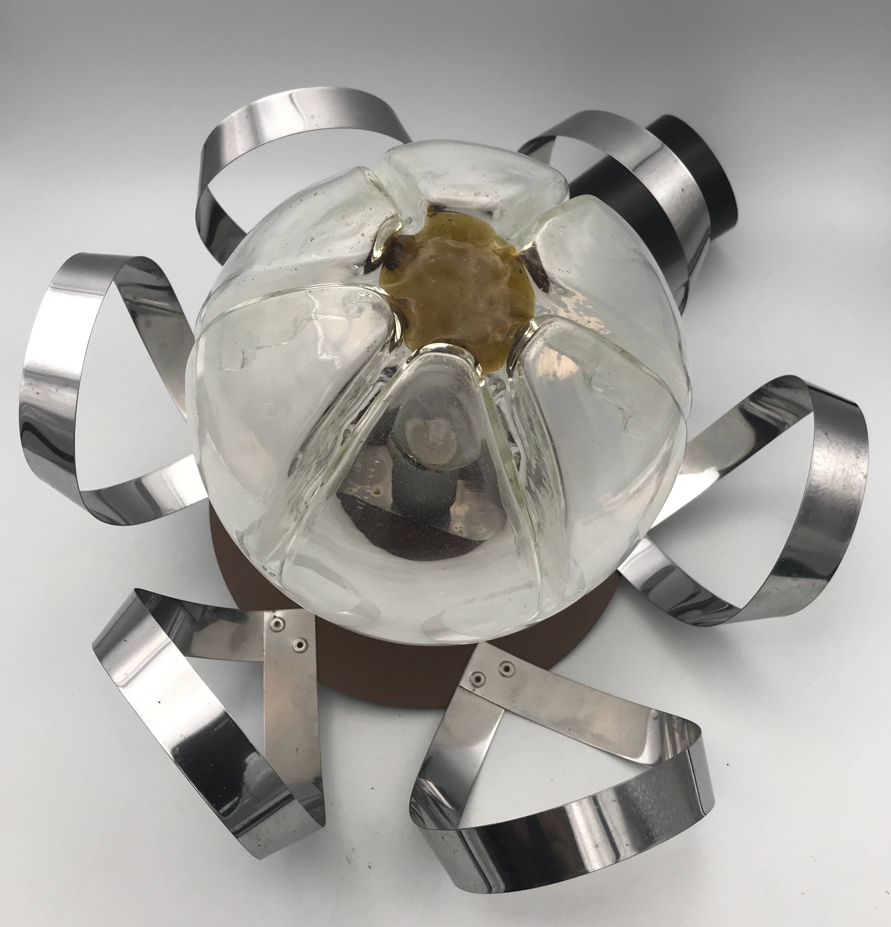 Suspension lustre Mazzega globe en verre de murano opalescent