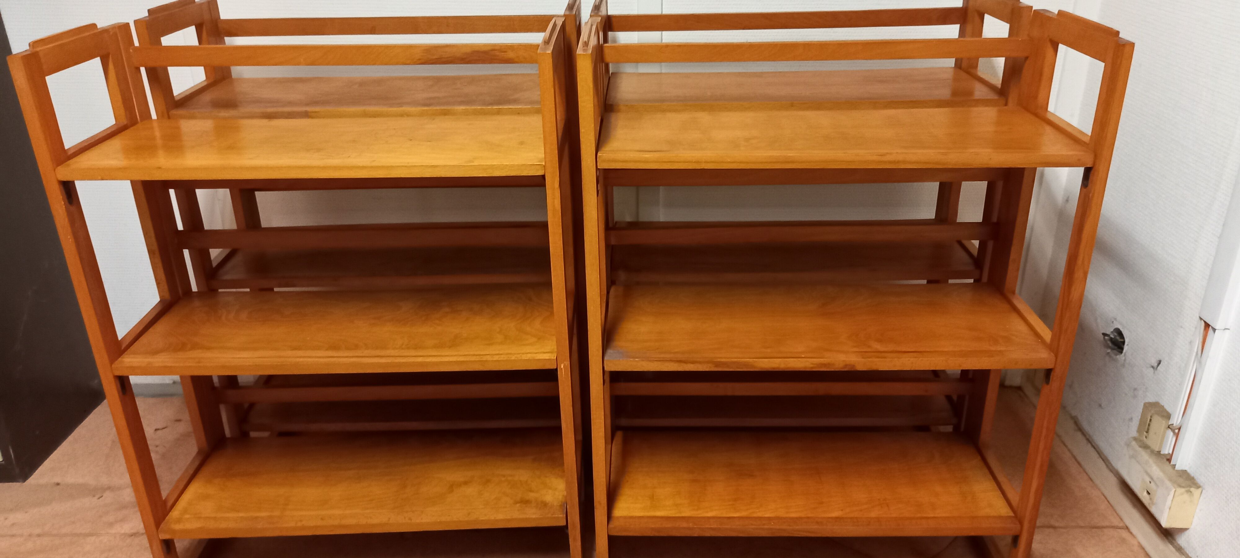 Etagere de bouquiniste vintage