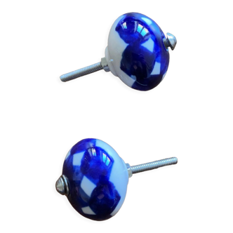 2 buttons, ceramic door handles, white blue