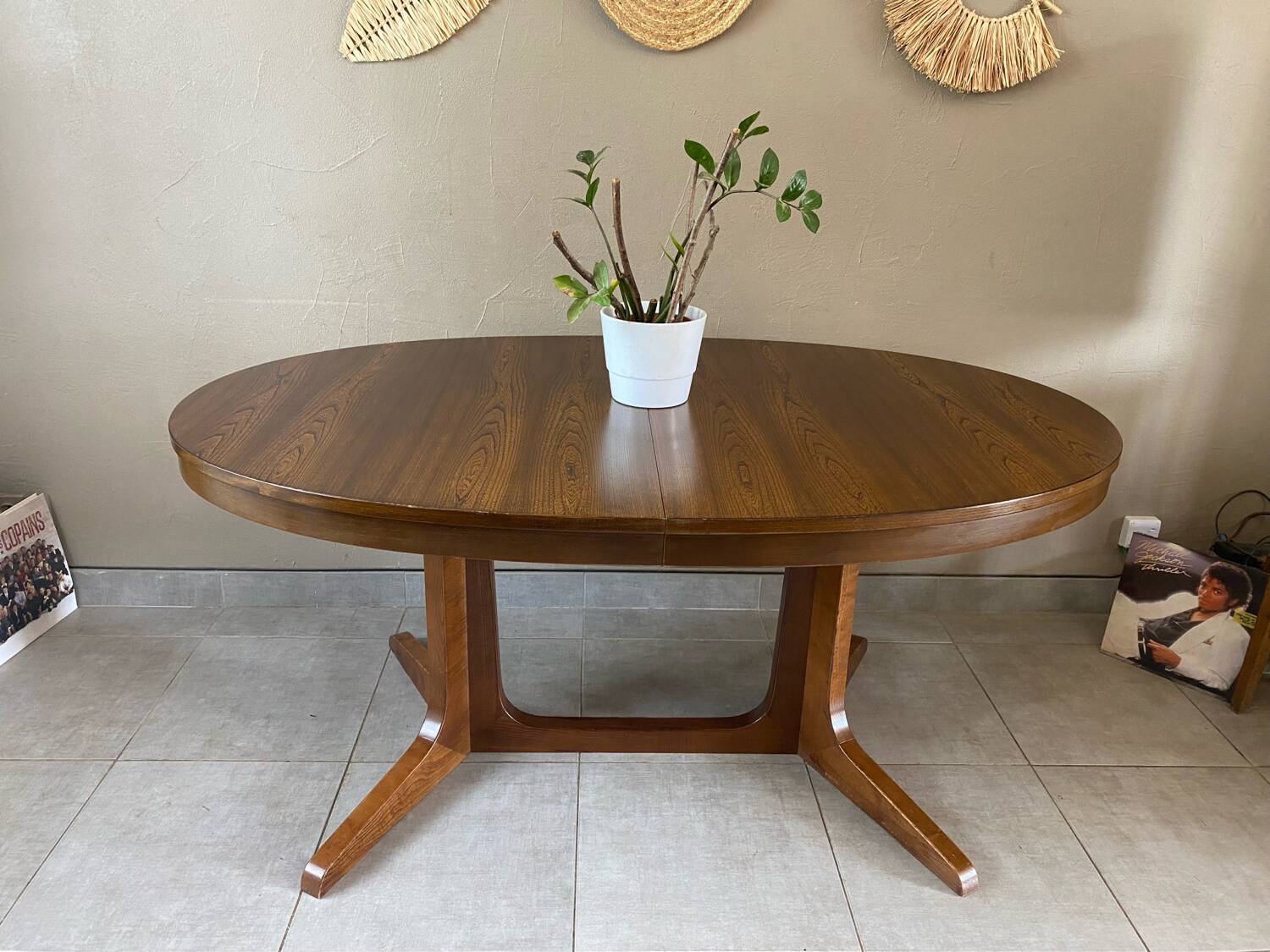 Vintage oval Baumann table