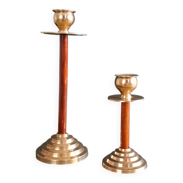 Deux bougeoirs en bois et laiton vintage