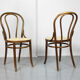 Paire de chaises brunes