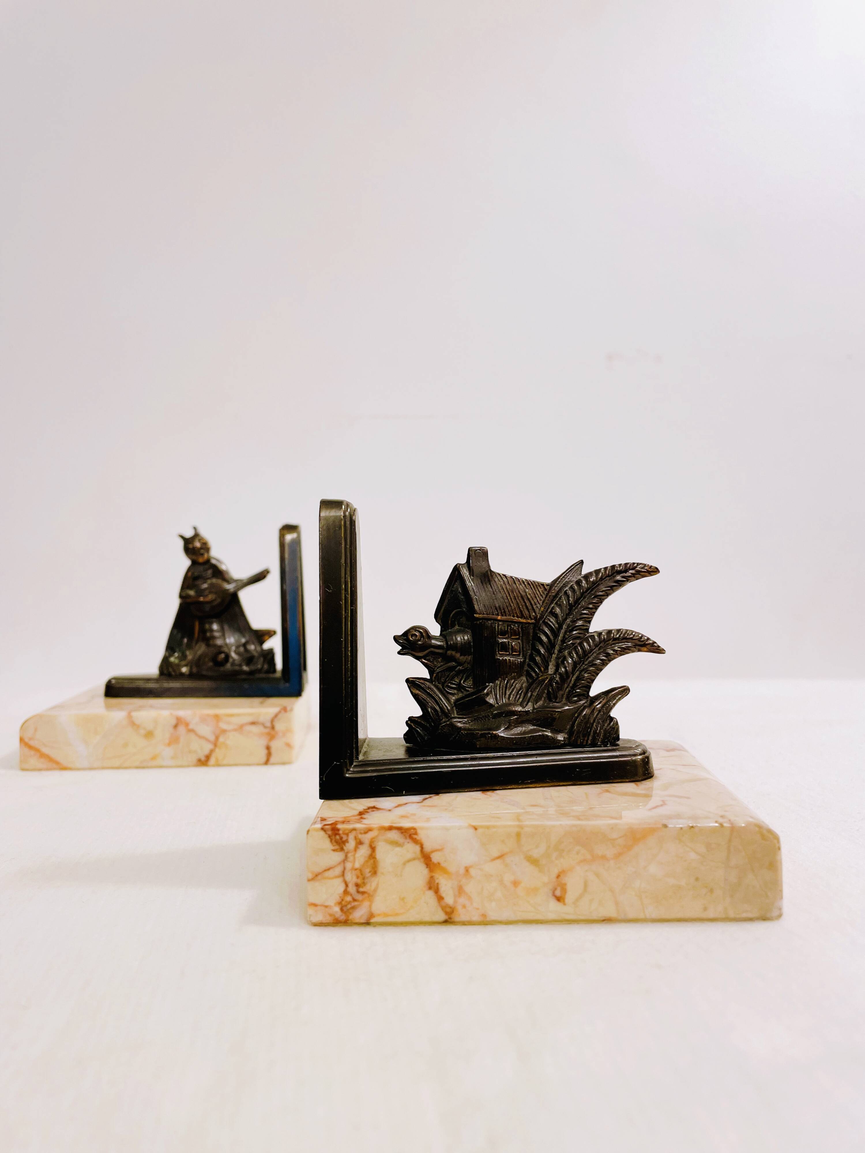 Paire de Serre livres Fabre de la fontaine