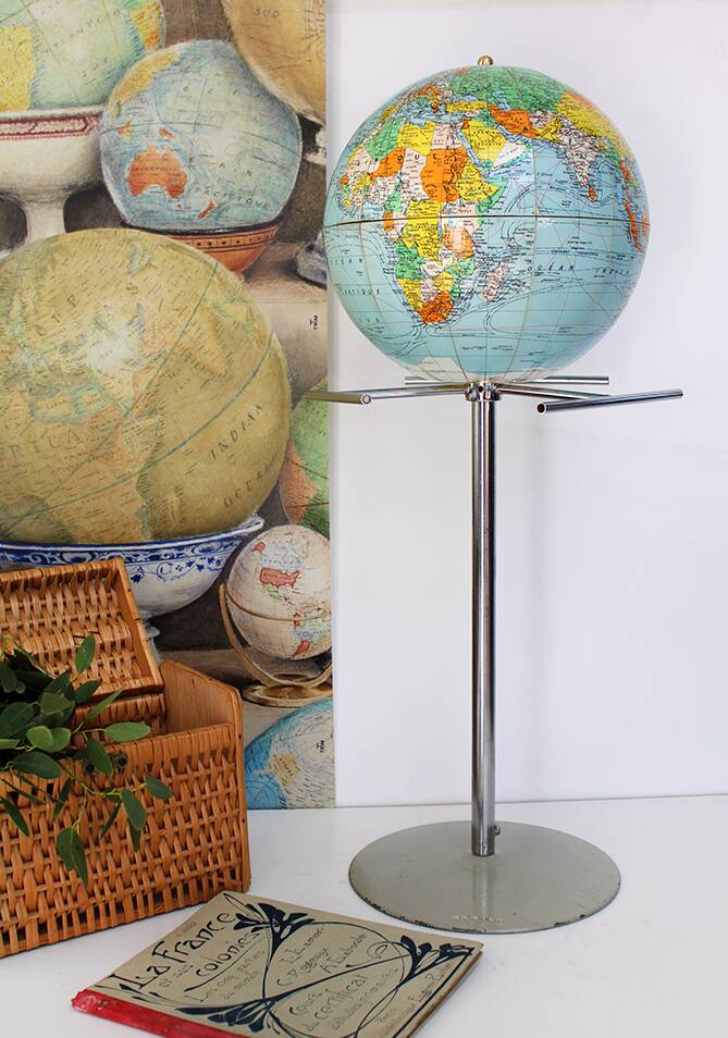 Girard and Barrère terrestrial globe