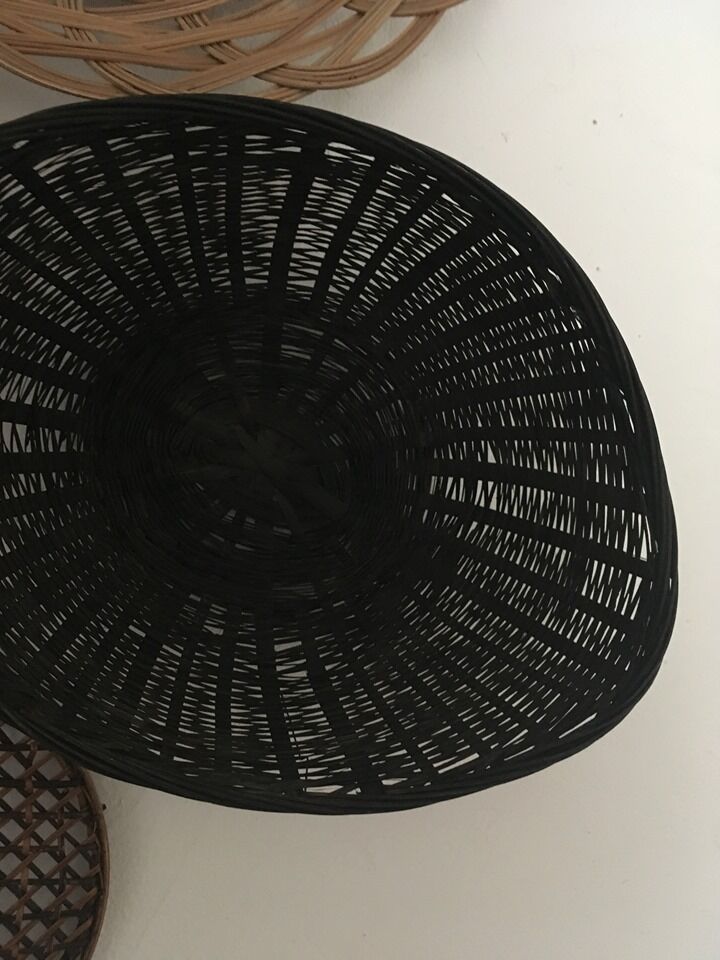 Wall composition of 8 baskets and wicker trays.