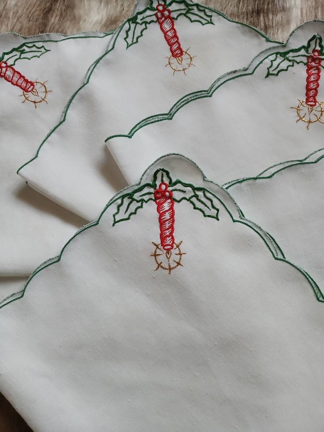 6 serviettes de table brodées anciennes 