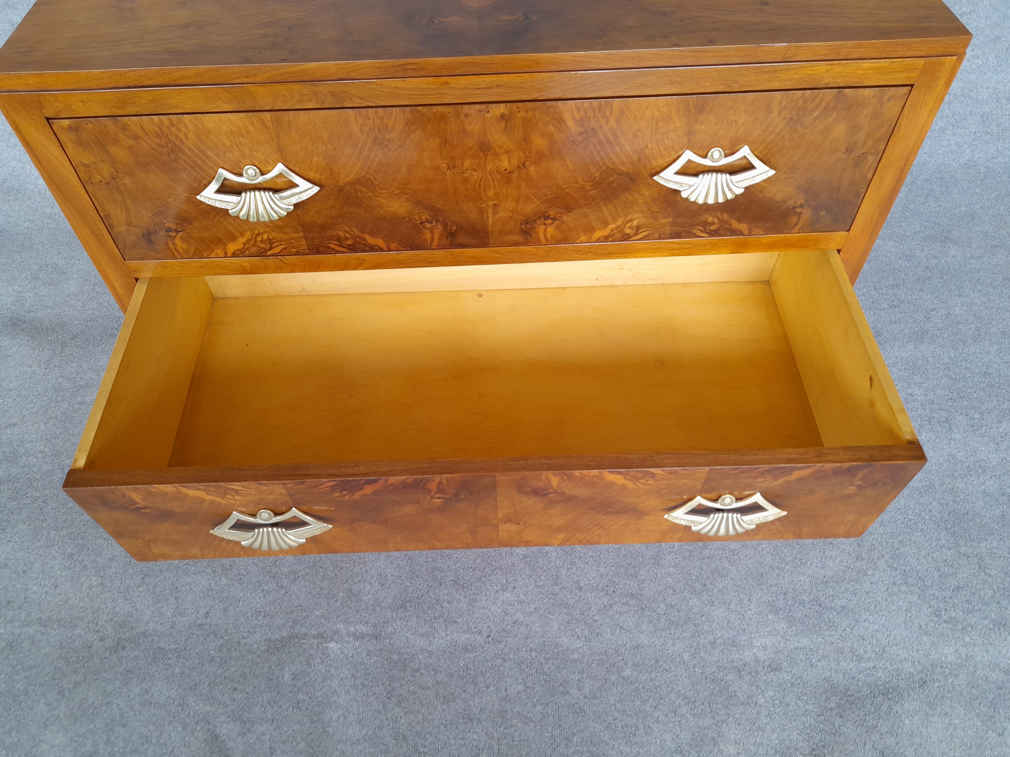Commode en noyer