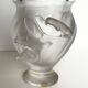 Vase en cristal dépoli Lalique
