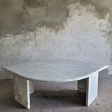 Coffee table in the shape of an eye