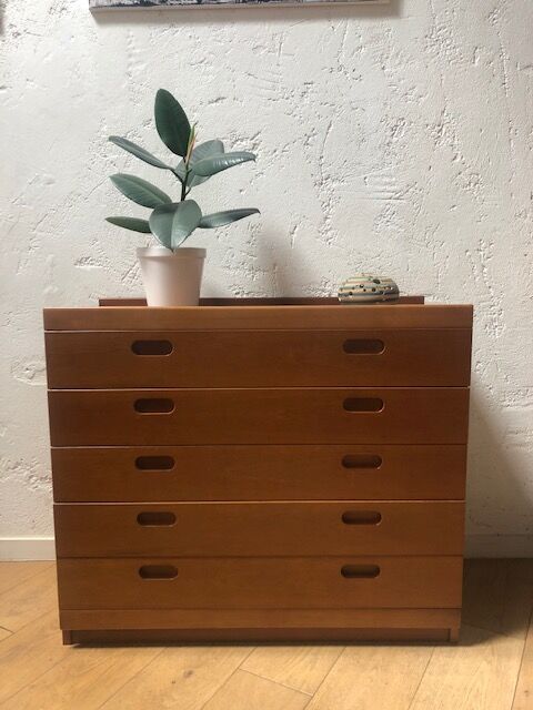 Scandinavian dresser