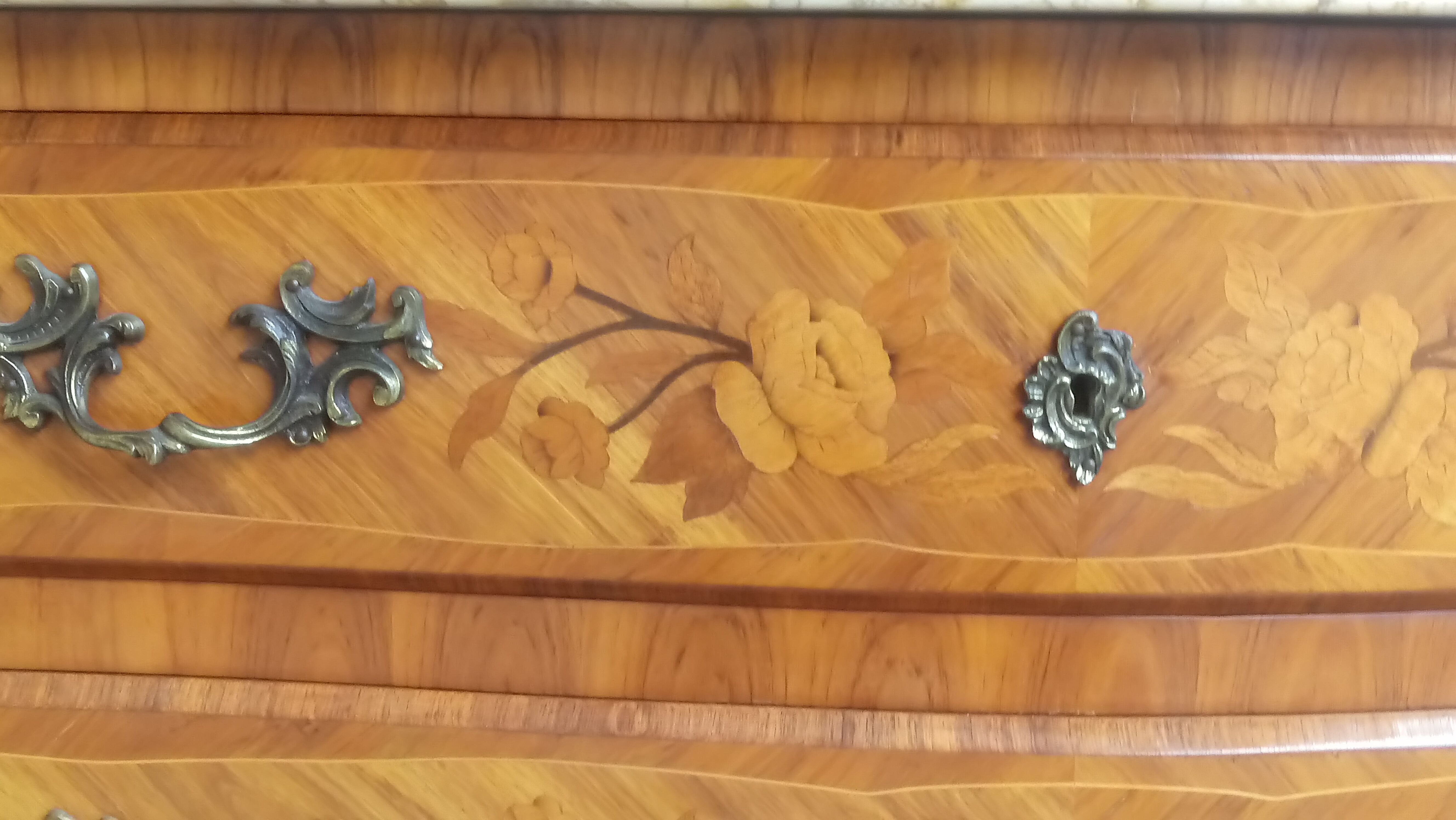 Curved rosewood commodity at the beginning of the century