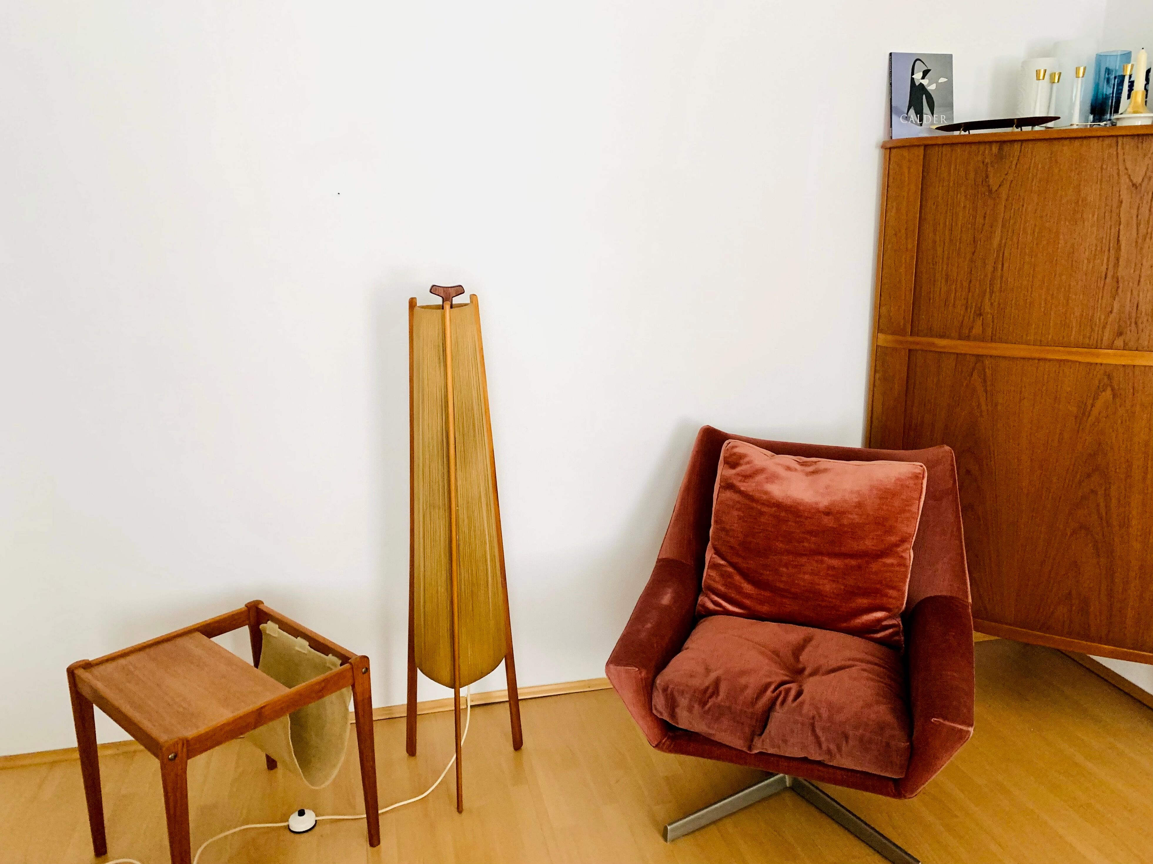 Lampe de sol en sisal et teck par Temde