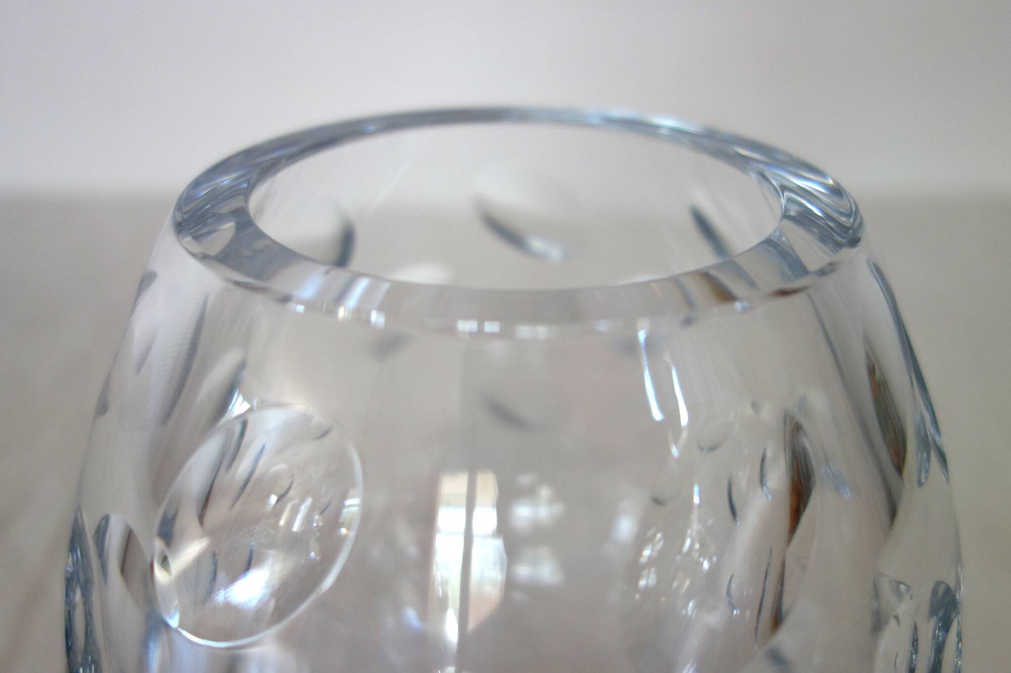Vase boule modèle Cluny en cristal par Christofle