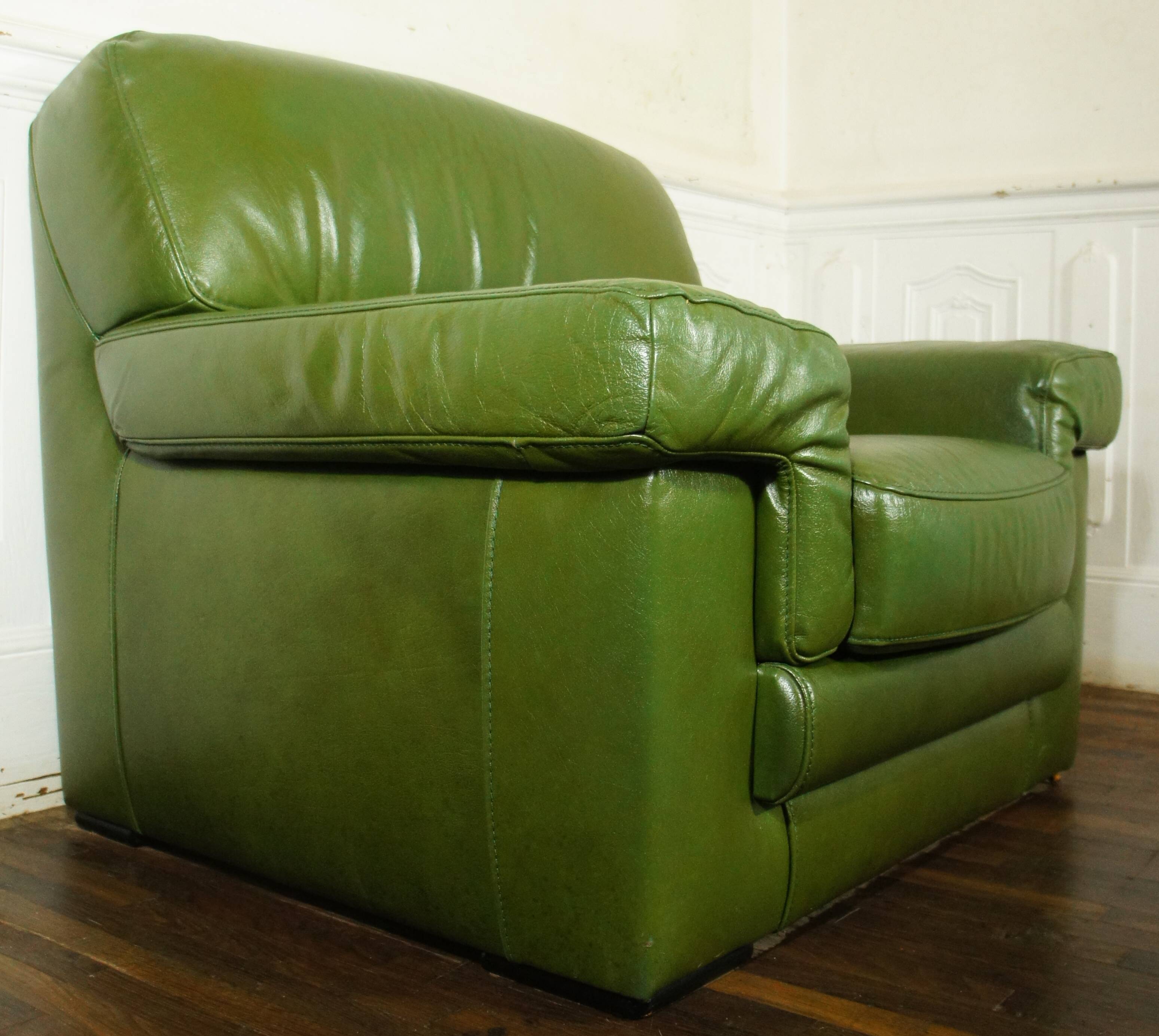 Fauteuil lounge en cuir vert
